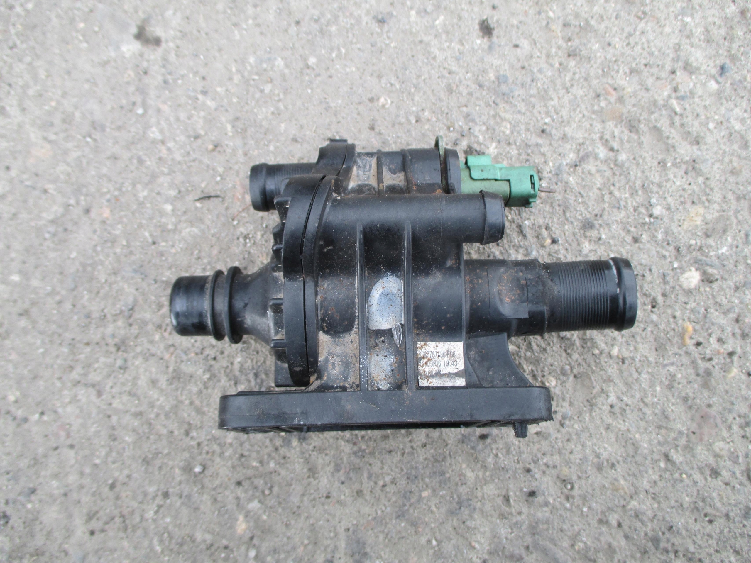 FORD C-MAX 1.6 TDCI 03-10 OBUDOWA TERMOSTATU