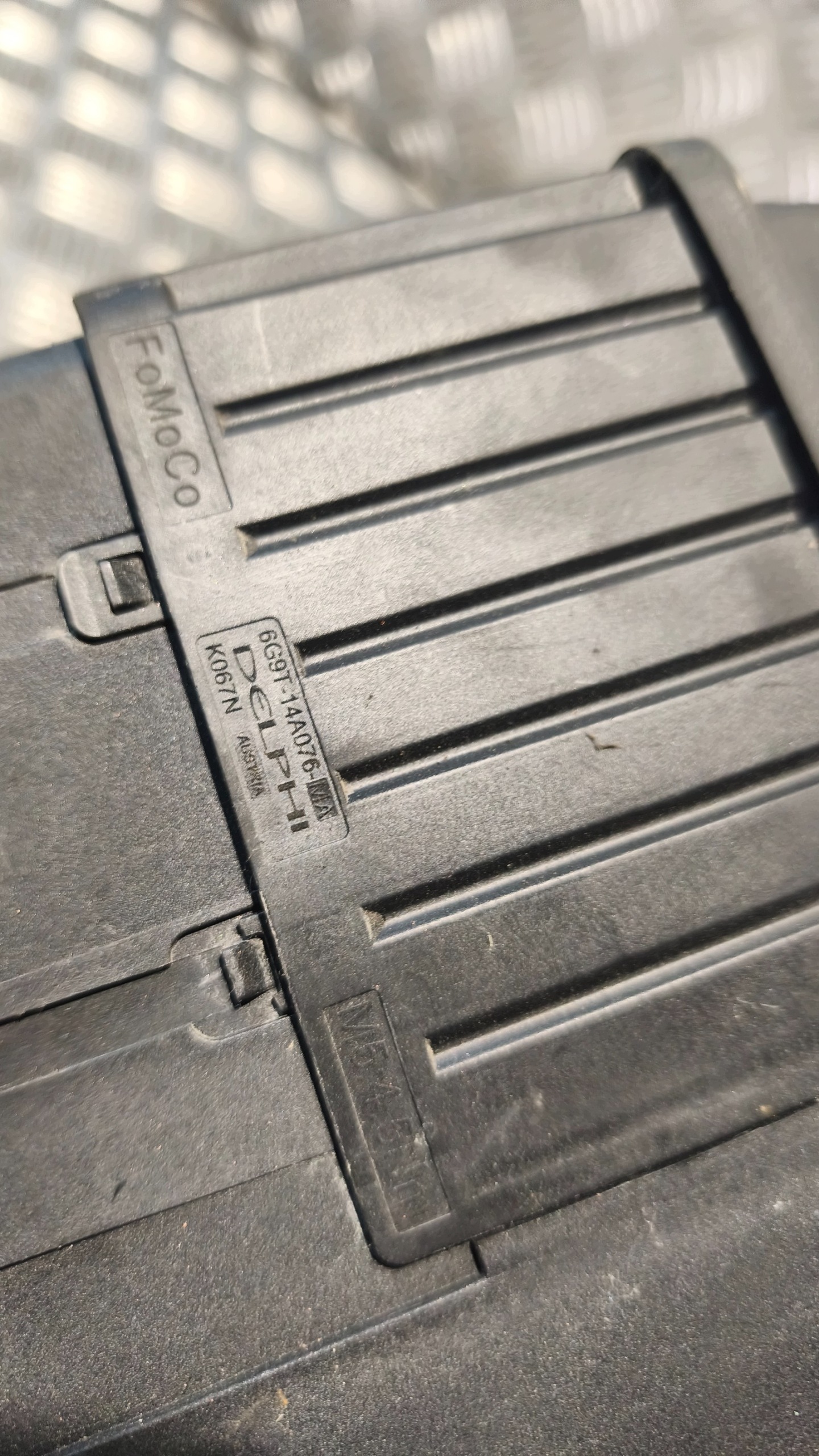 fuse box VOLVO S80 2004r 2.5B 6G9T-14A076-MA