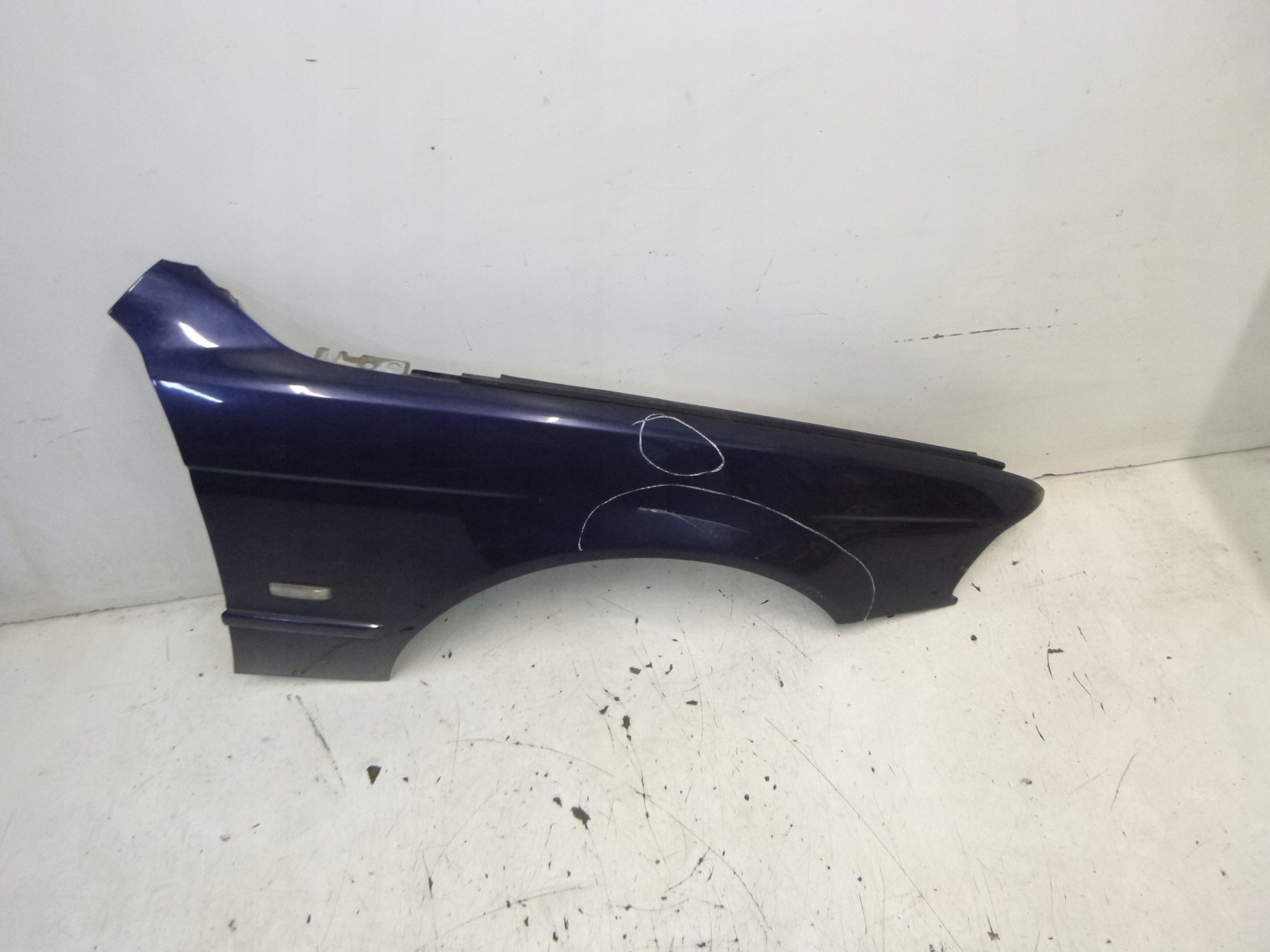 fender right BMW E39 99r.