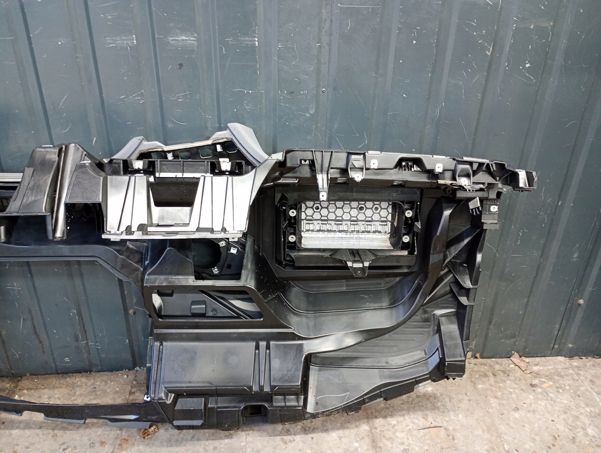 10b857003 торпеда консоль vw ID3 id.3