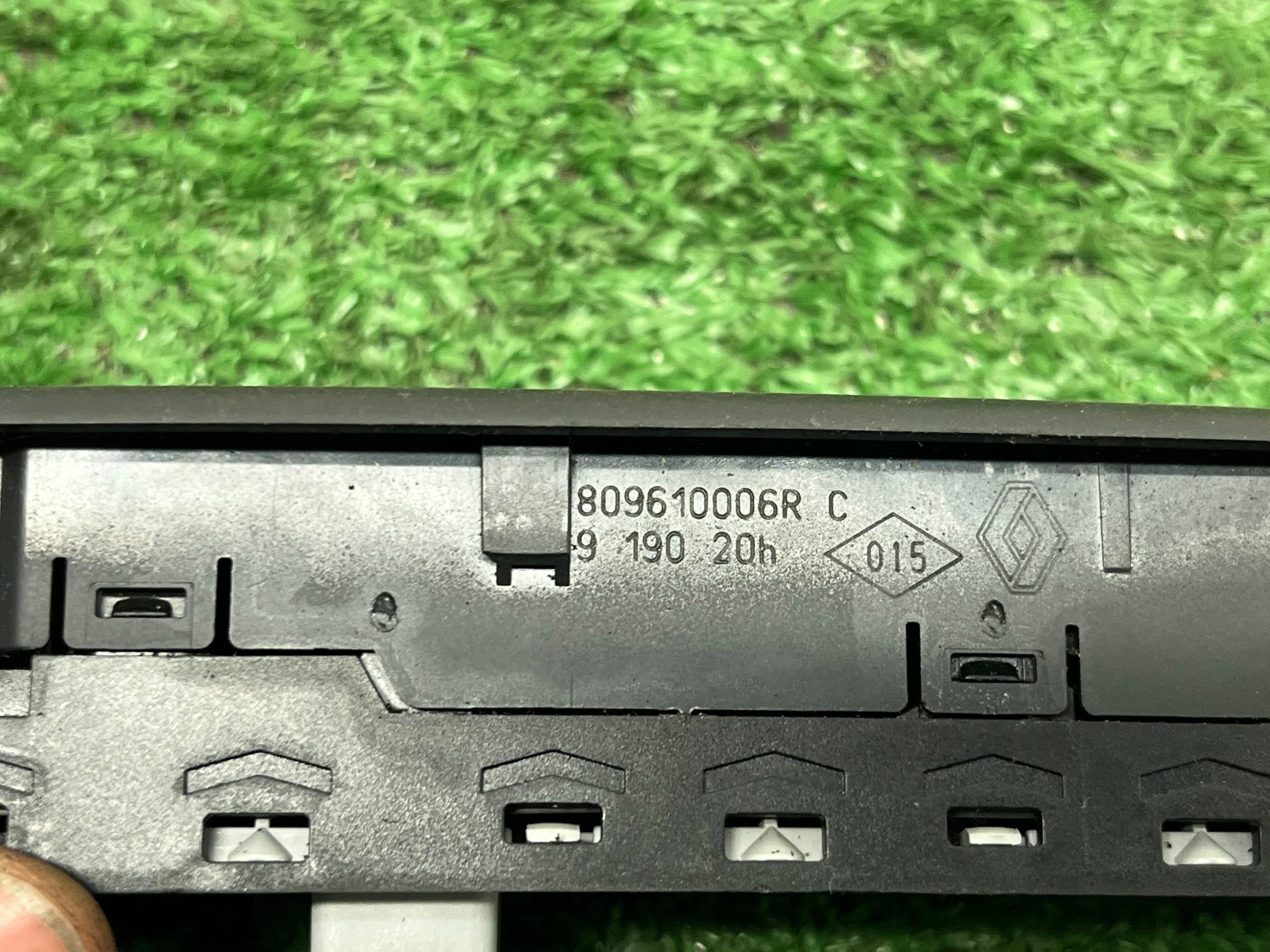 control panel of the window driver´s RENAULT MEGANE 3 809610006R