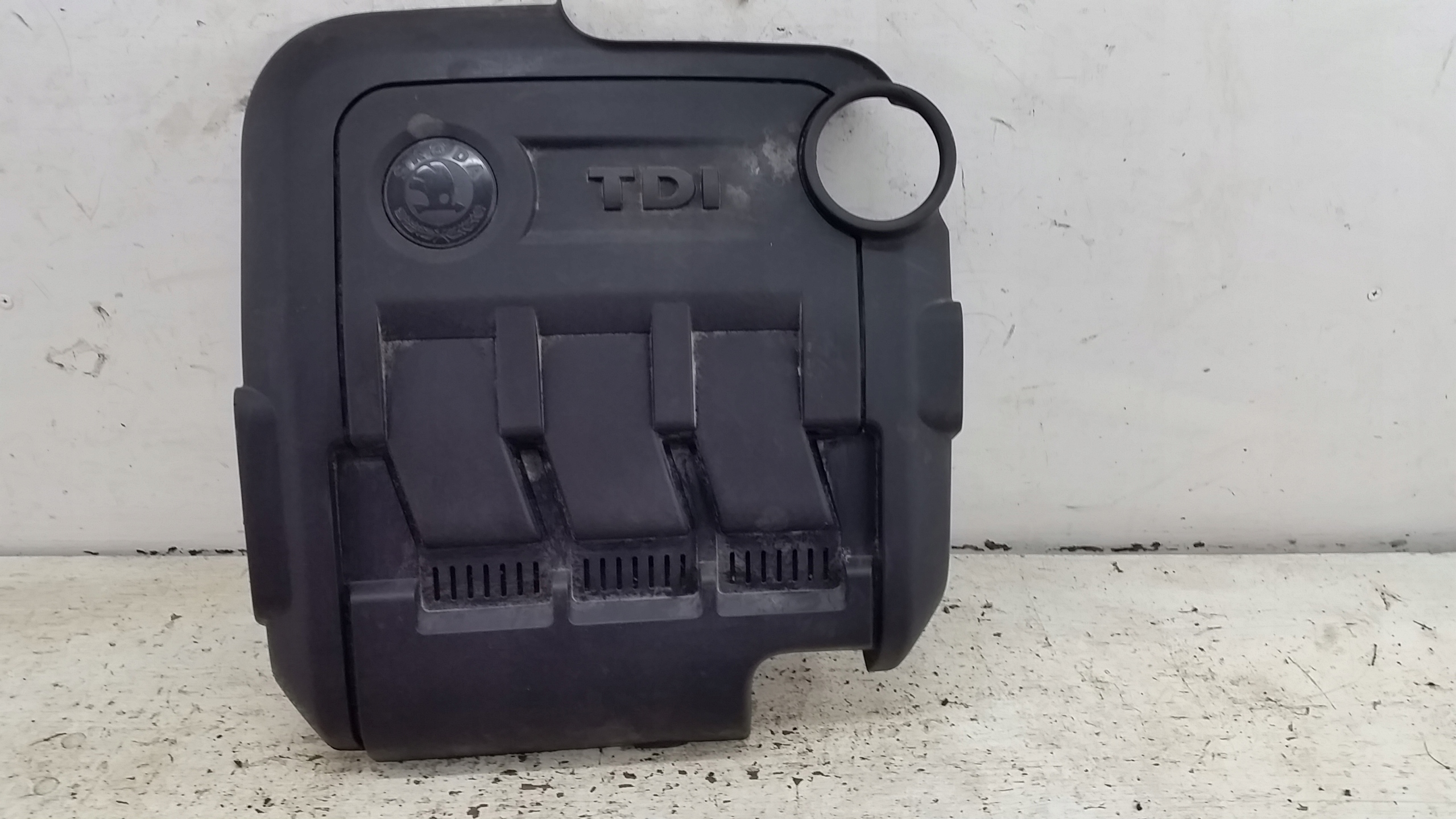 КРИШКА ДВИГУНА SKODA FABIA II 1.2 TDI 03P103925