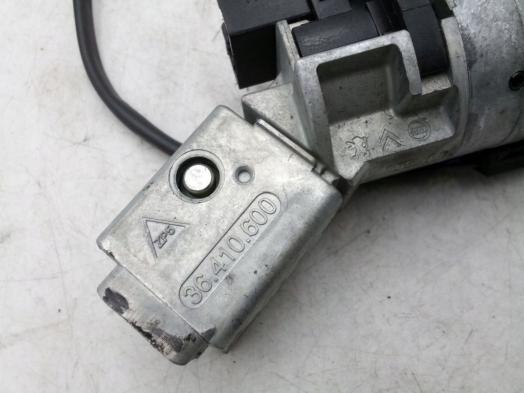 Peugeot 5008 and 1 ignition + key key 36410600