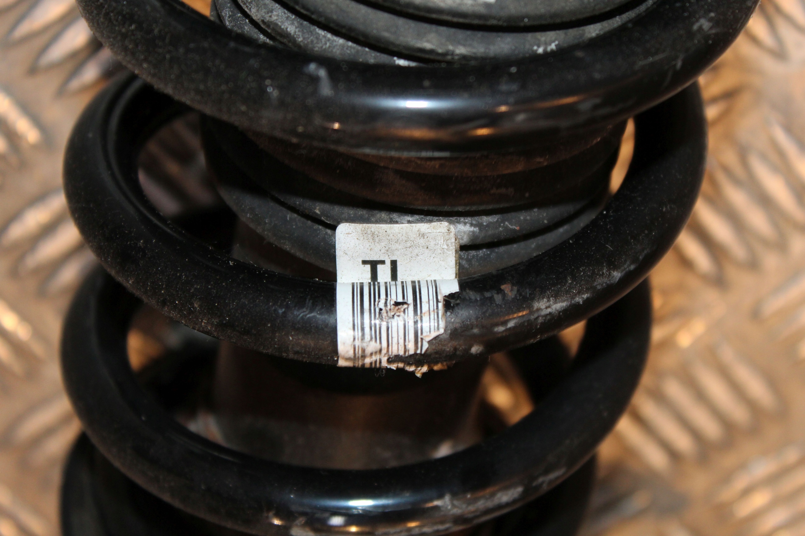 BMW F10 M550dX AMORTYZATORY PRZÓD 4078805 4078804 Strona zabudowy przednie lewe przednie prawe przód