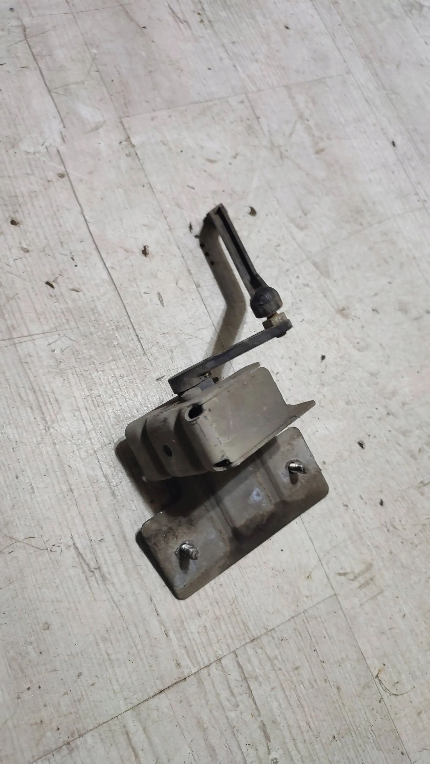 Jeep Cherokee 2015 sensor poziomowania springing osi przedniej