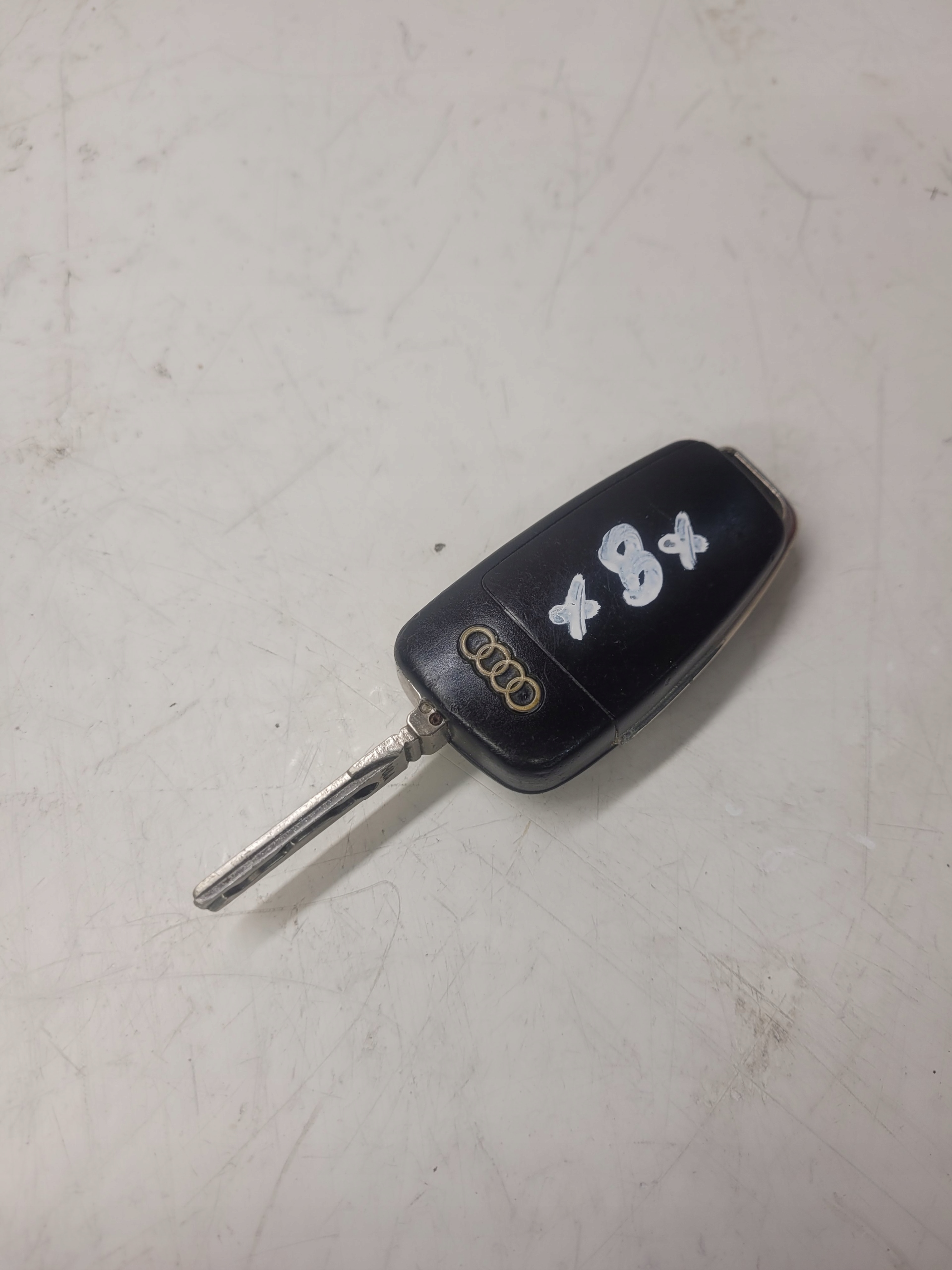key PILOT SCYZORYK AUDI A6 C6 Q7 4F0837220R *8