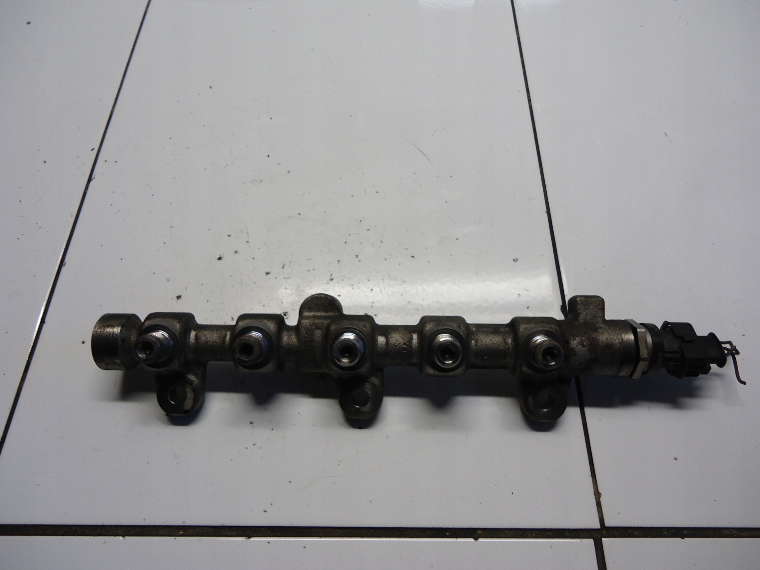 RENAULT TRAFIC VIVARO 2.0DCI injection ramp 0445214251 sensor 0281006187