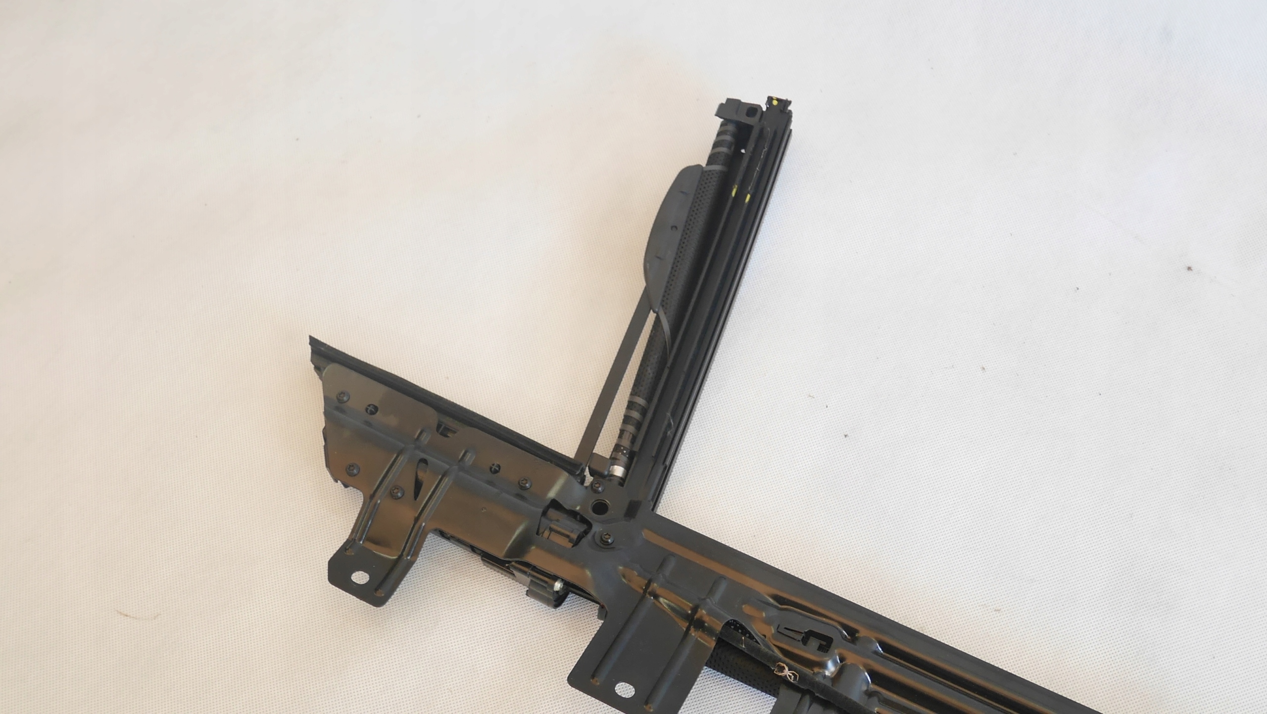 BMW 7 F02 жалюзи л заднего стекла исправны