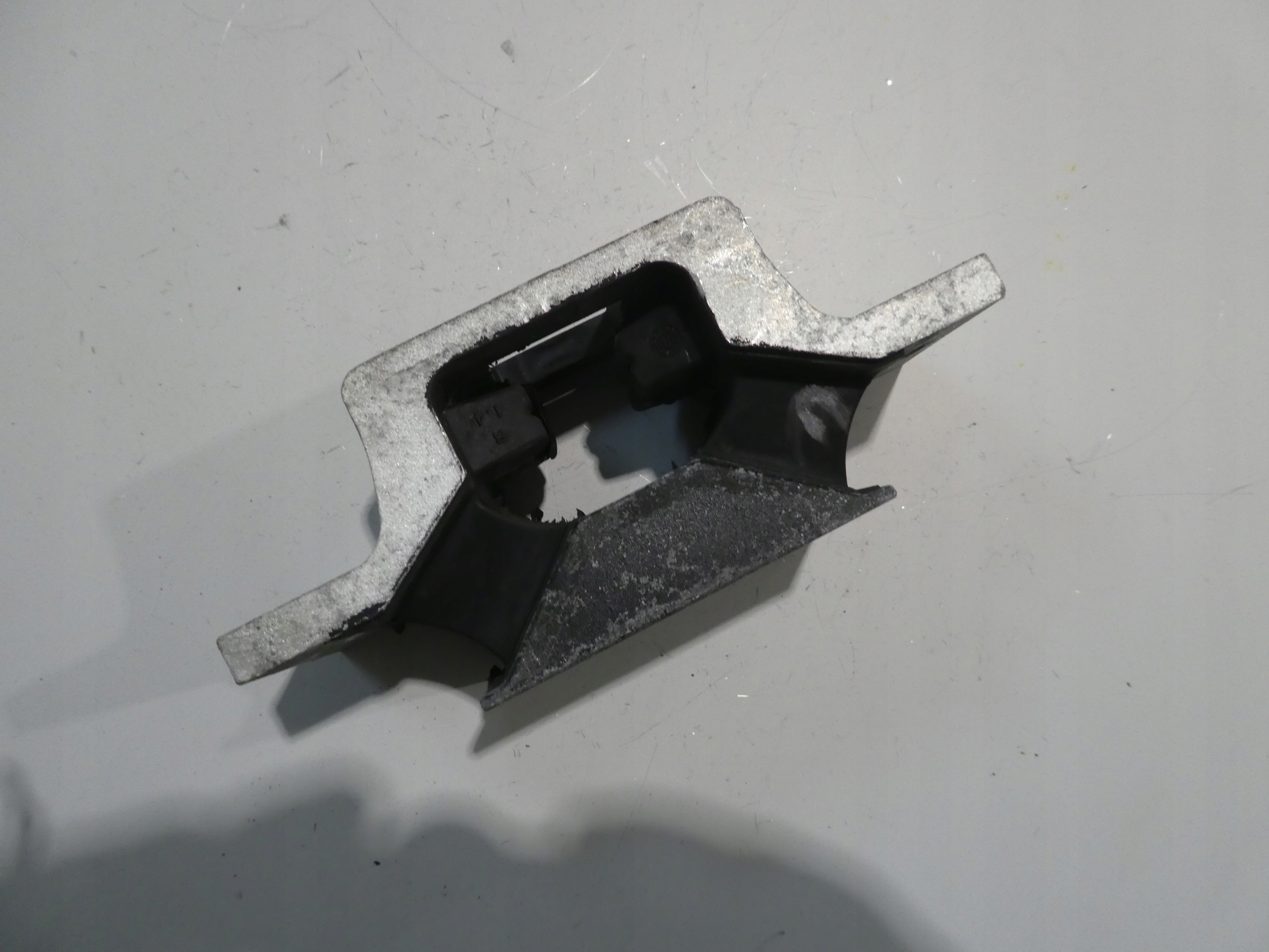 RENAULT MASTER III 2.3DCI engine mount 8200676857