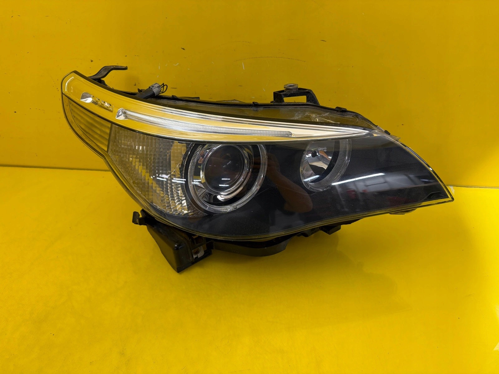 light right Bmw 5 E60 E61 Lift 2007-2010 Bi-Xenon Skretna D2S