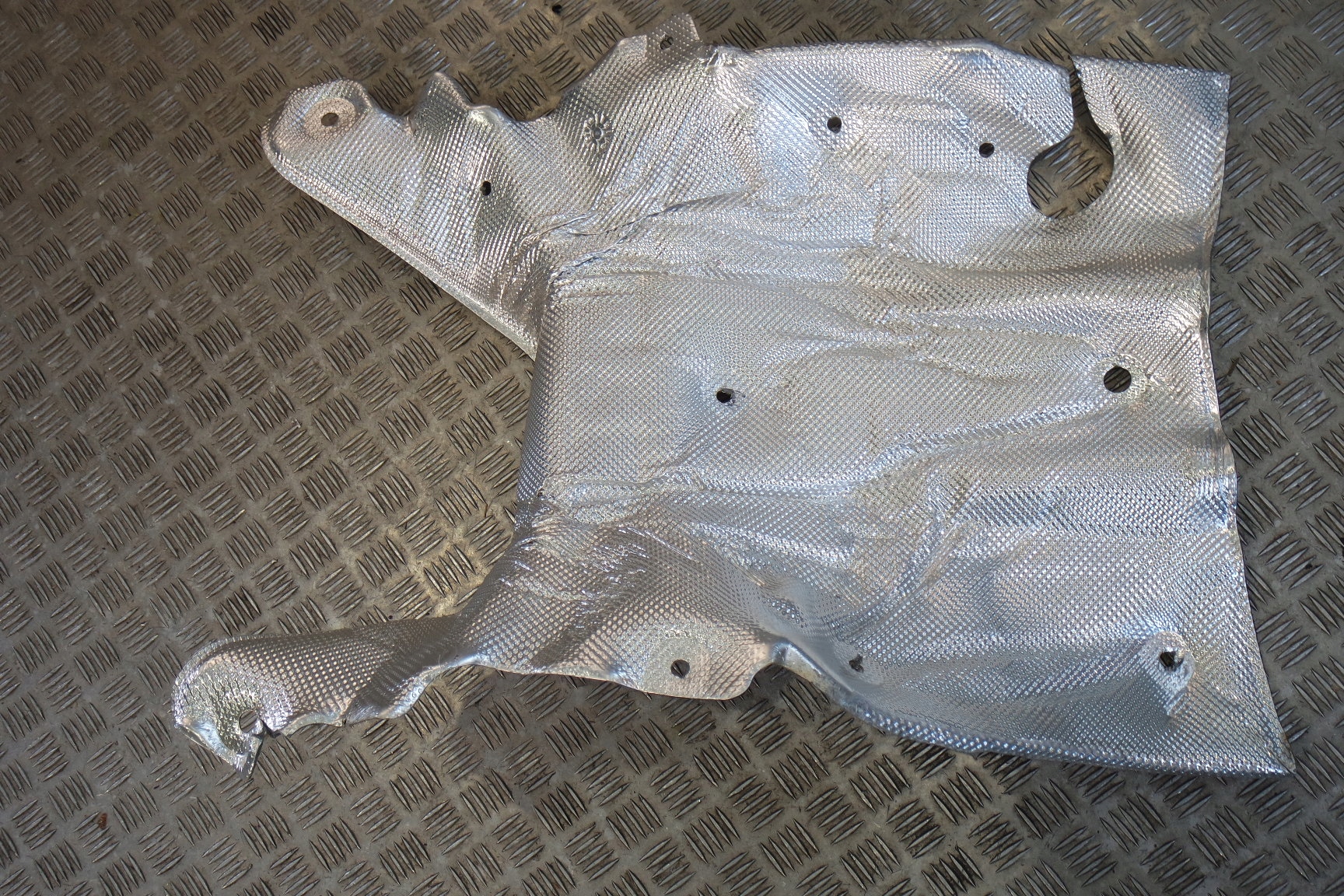 ТЕПЛОЗАХИСНИЙ ЕКРАН LAMBORGHINI URUS 4M0863983M