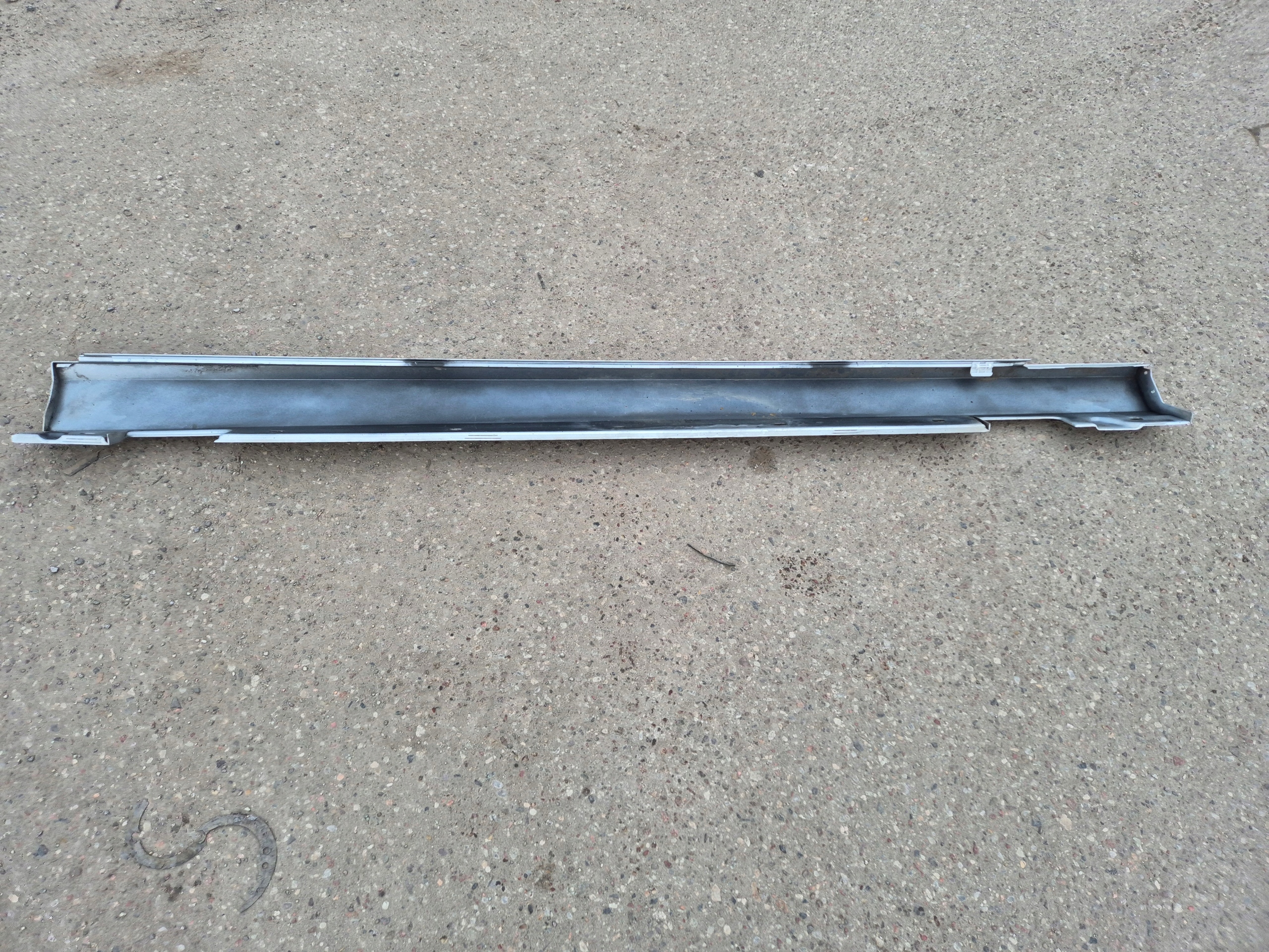moulding threshold exterior left 2126900140 MERCEDES W212