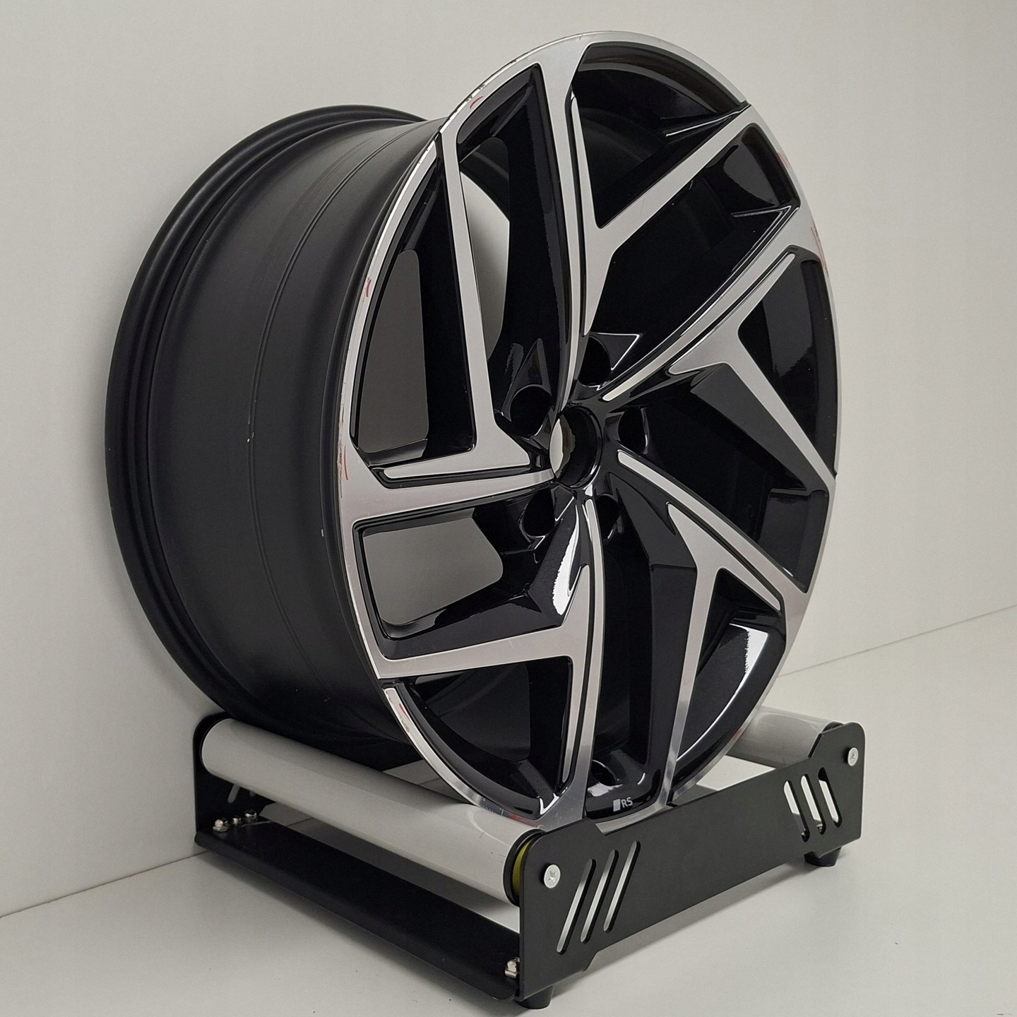 AUDI Q6 E-TRON 21" 85H601025S disk hliníkový