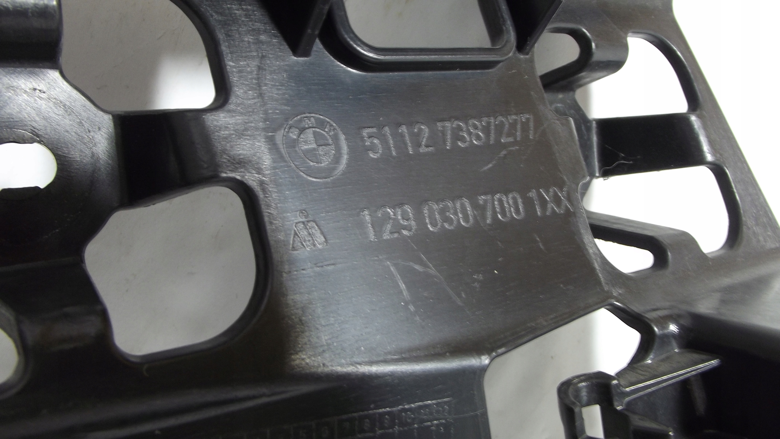 BMW 2 F46 bumper bracket left rear part 7387277