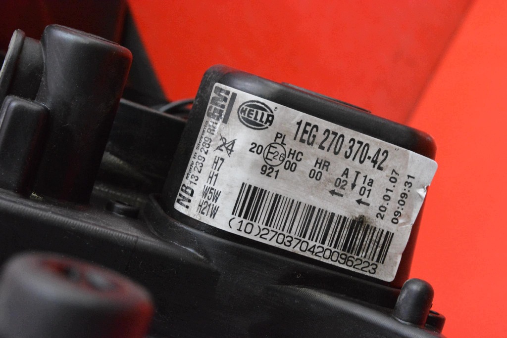 REFLEKTOR right light front EU 13239289RH OPEL ASTRA 3 III H 04-07