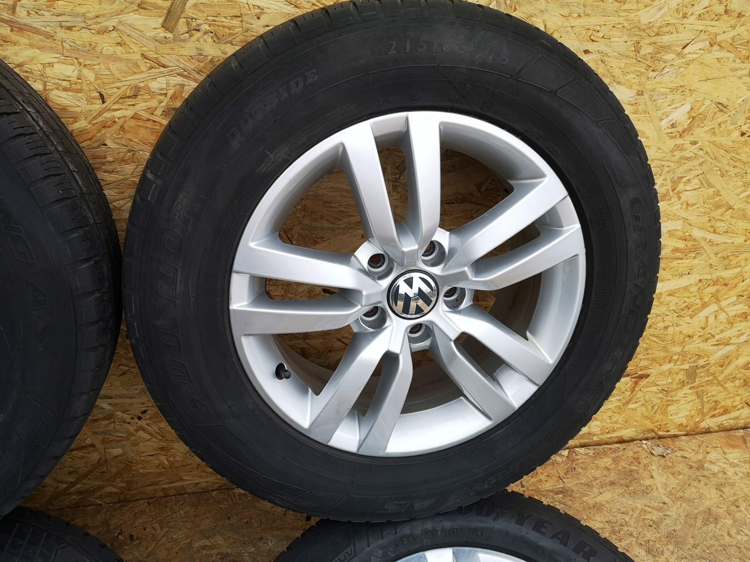 TIGUAN 5N ALU FELGI OPONY 215/65/16 KOŁA 16" Rodzaj felg Aluminiowe