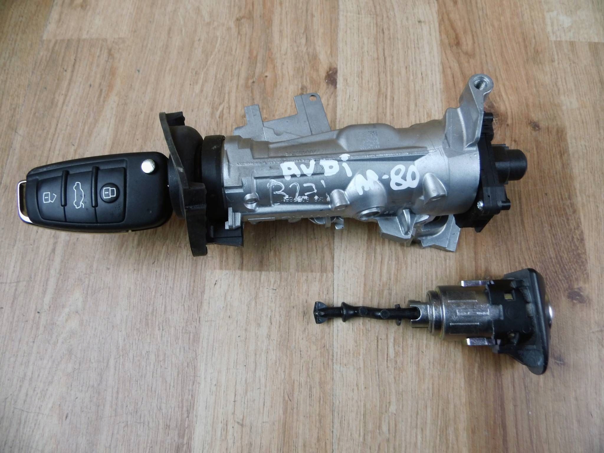 ignition Audi Q2 2022 ignition key lock cylinder of a lock 5Q1905865A