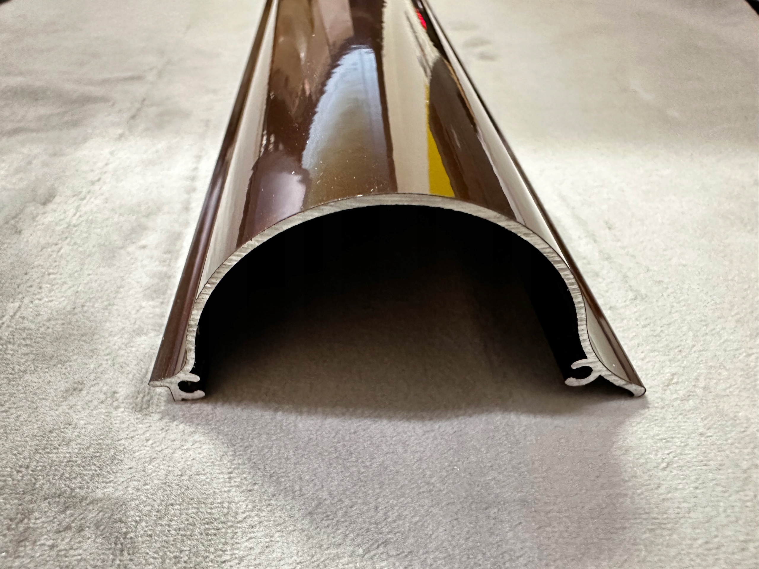 Kaseta Besta do rolet materiałowych BRĄZ alu Kod producenta KB2023