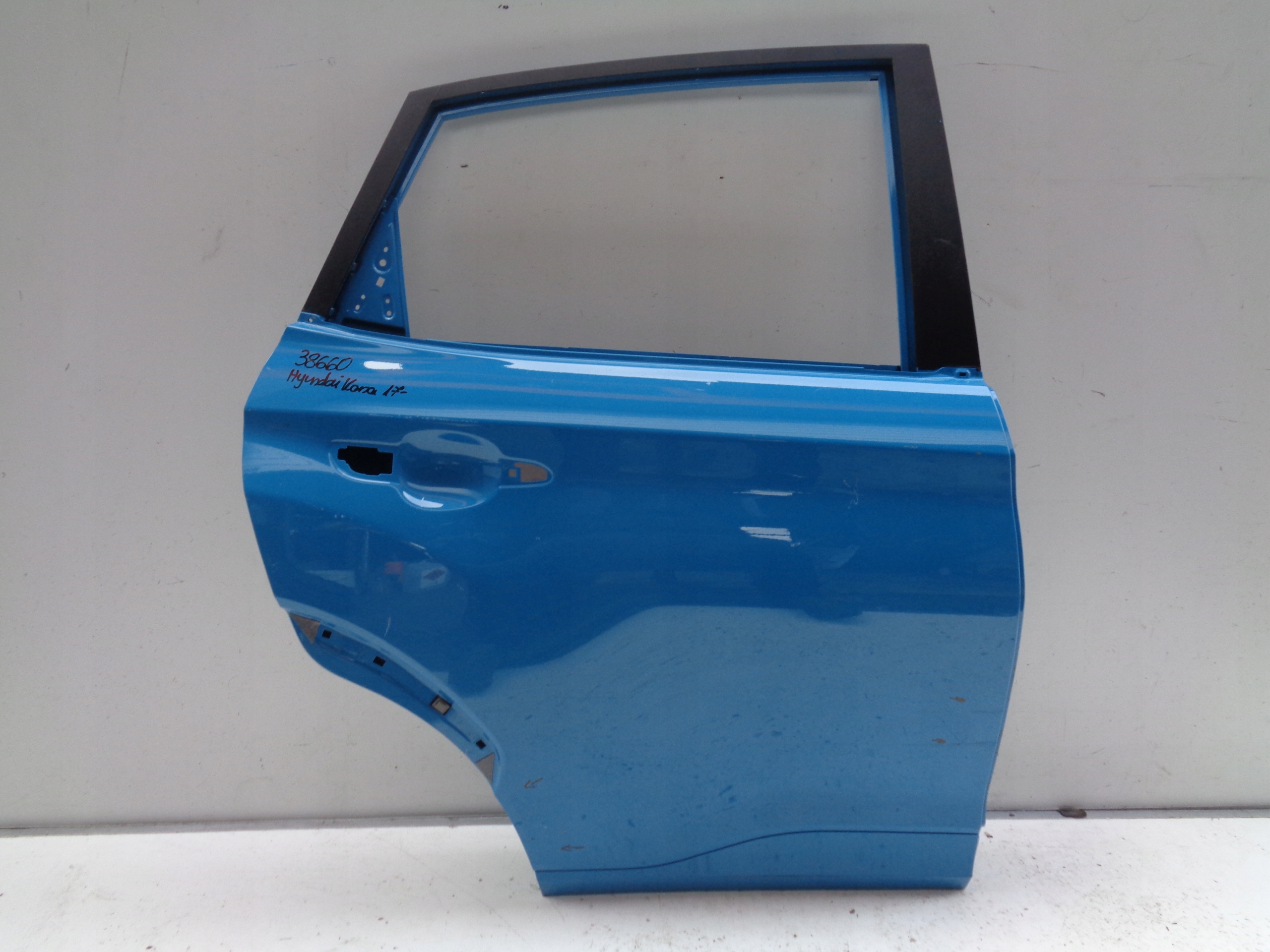door right rear. HYUNDAI KONA 17- NR 38660