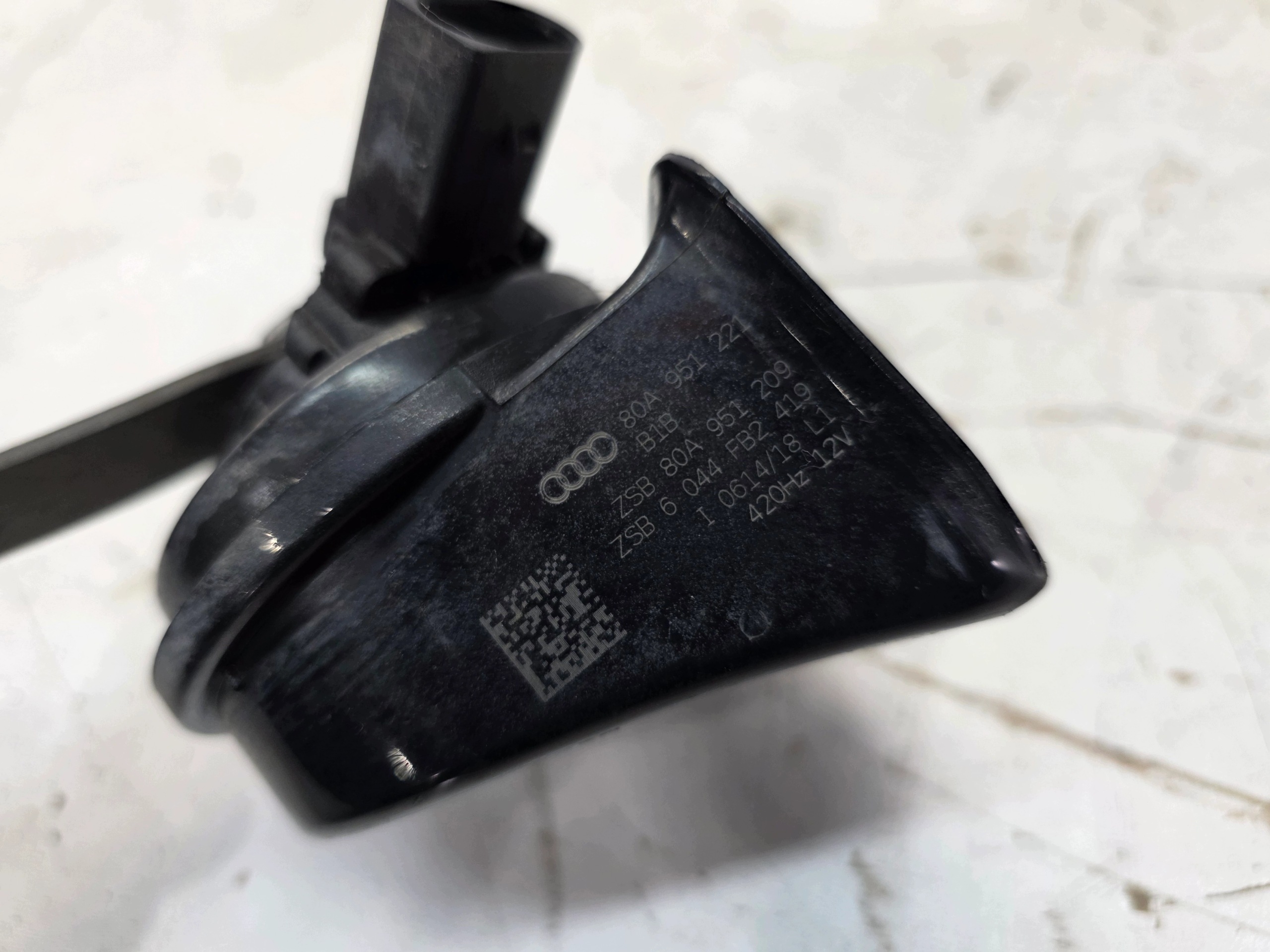 KLAKSON SYGNAL LOW AUDI Q5 FY 80A951221