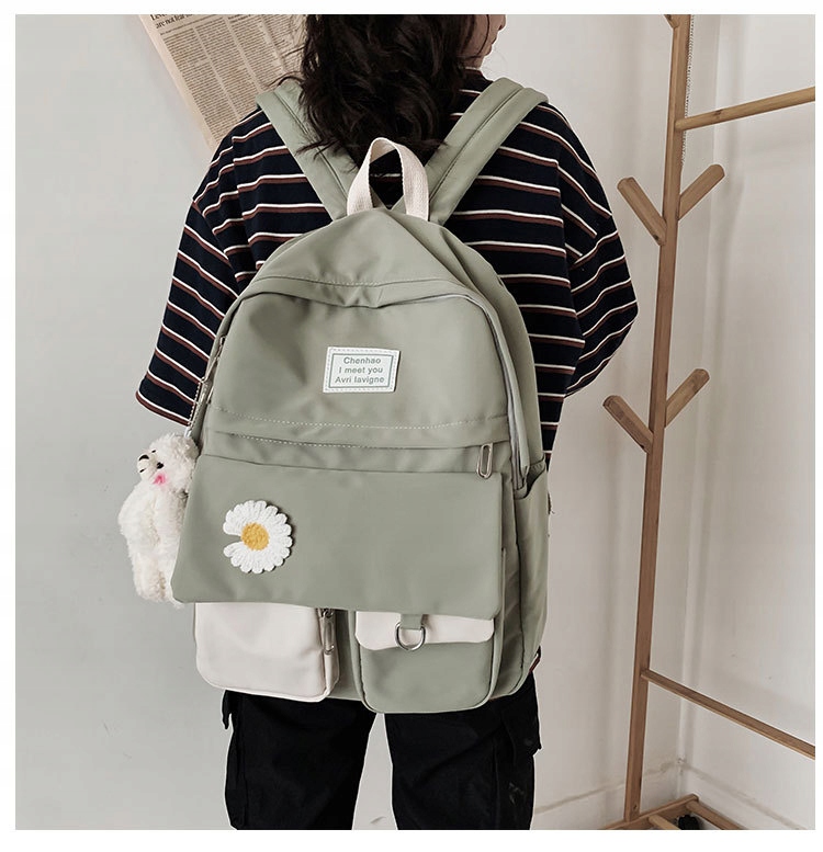 PLECAK SZKOLNY DLA NASTOLATKI KOLORY DUŻY A4 MODNY TORNISTER MŁODZIEŻOWY Bohater Nela mała reporterka