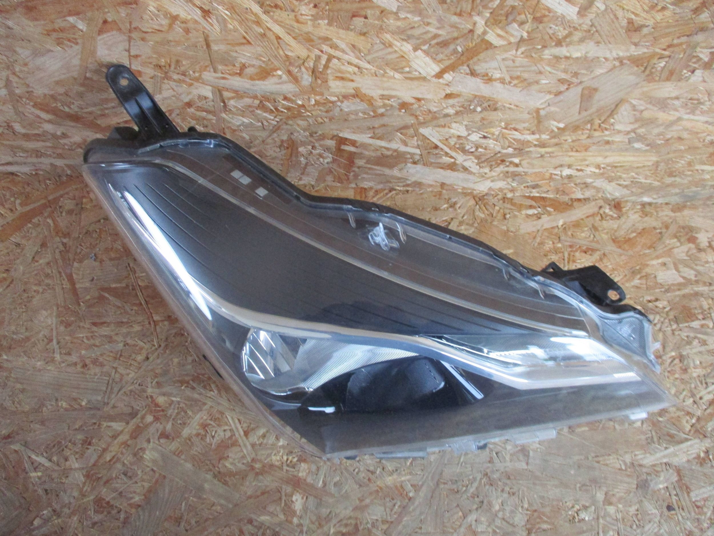light front front right TOYOTA YARIS III LIFT