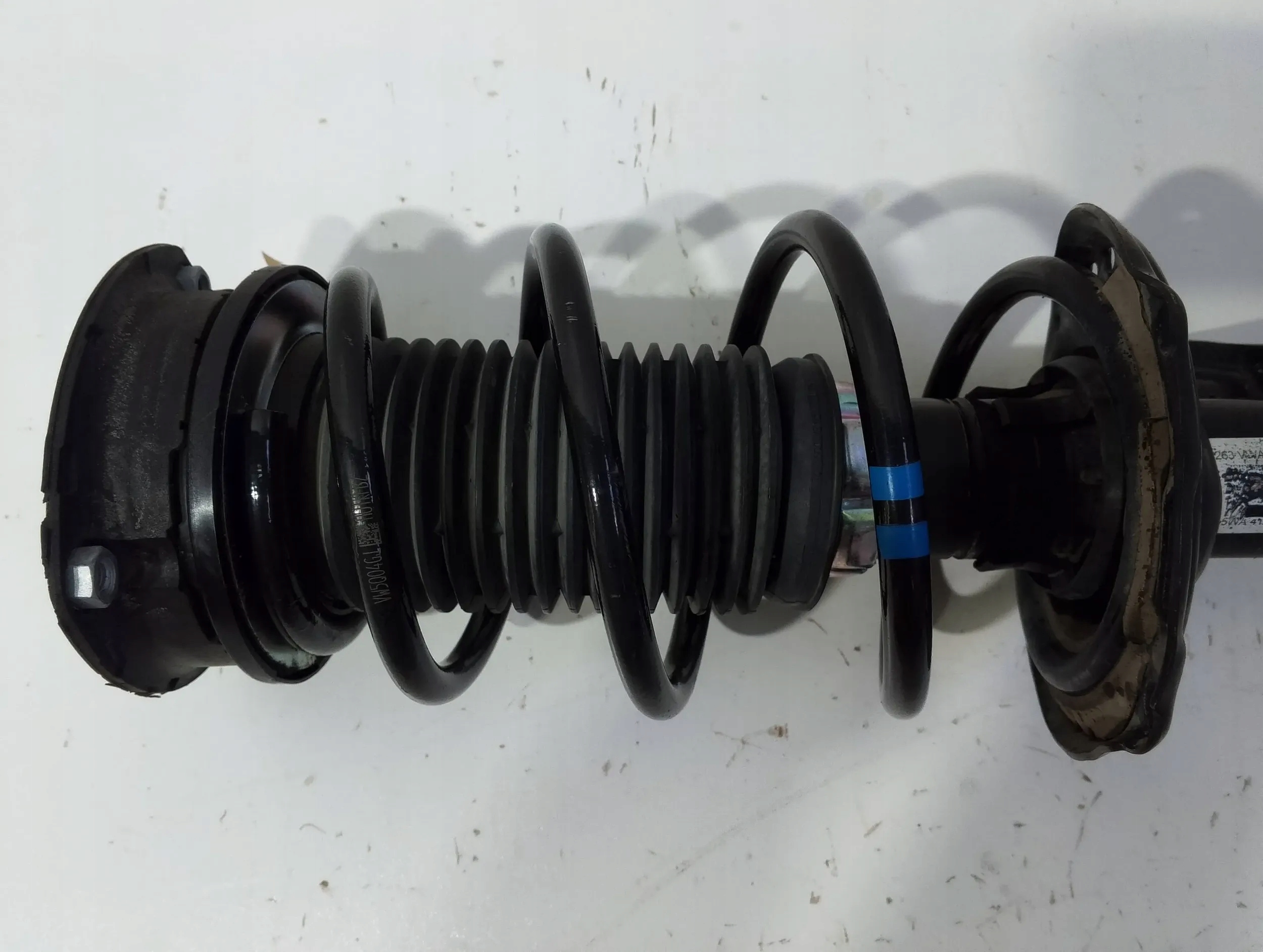 VW Golf VIII shock absorber front 5WA41303N (F136)