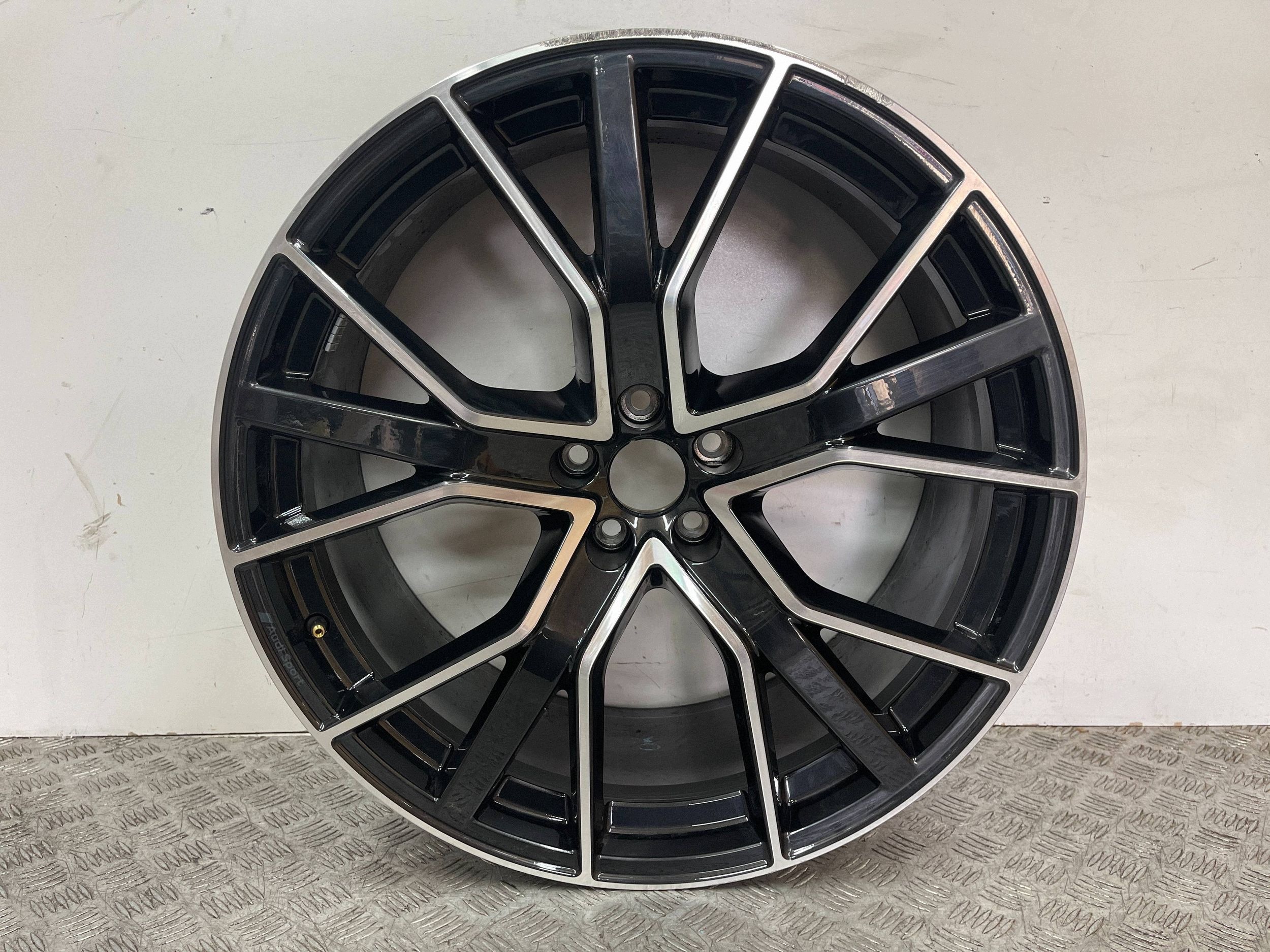 disk hliníkový Audi Q8 Q7 10x22 ET26 4M0601025DS