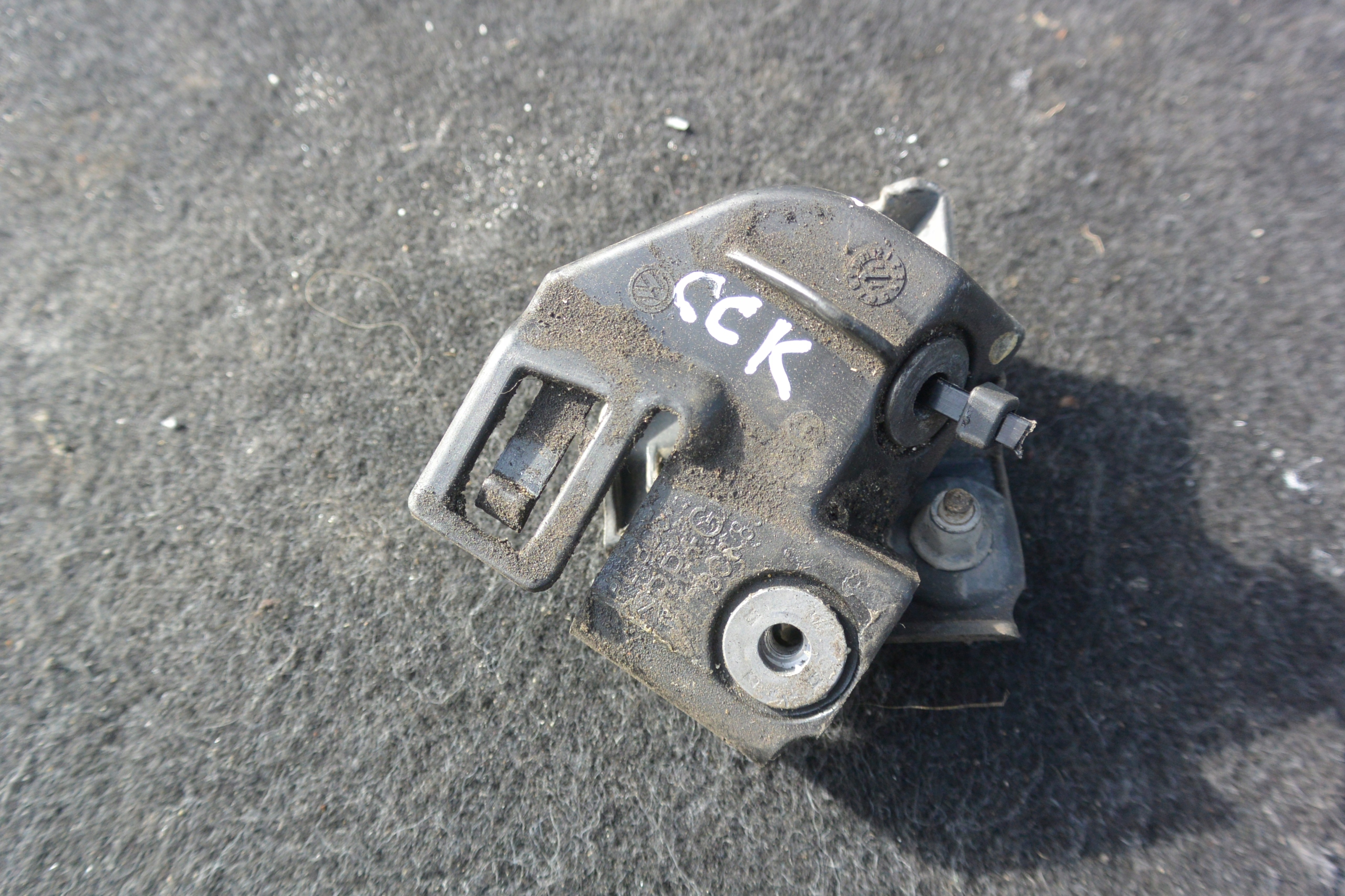 support étrier aile droite gauche VW PASSAT CC 08-12