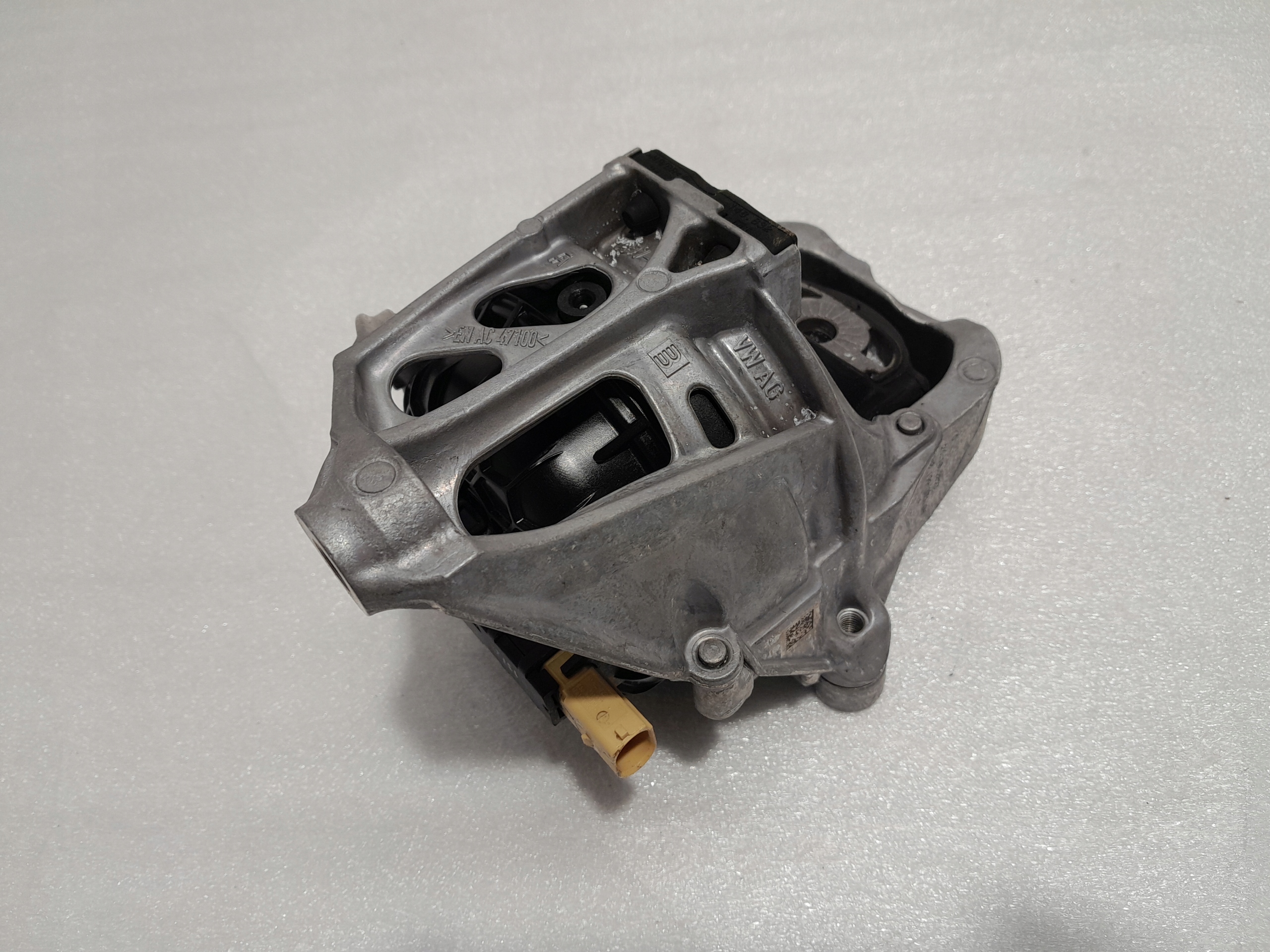 AUDI Q5 80A engine mount left 4M0199371GH