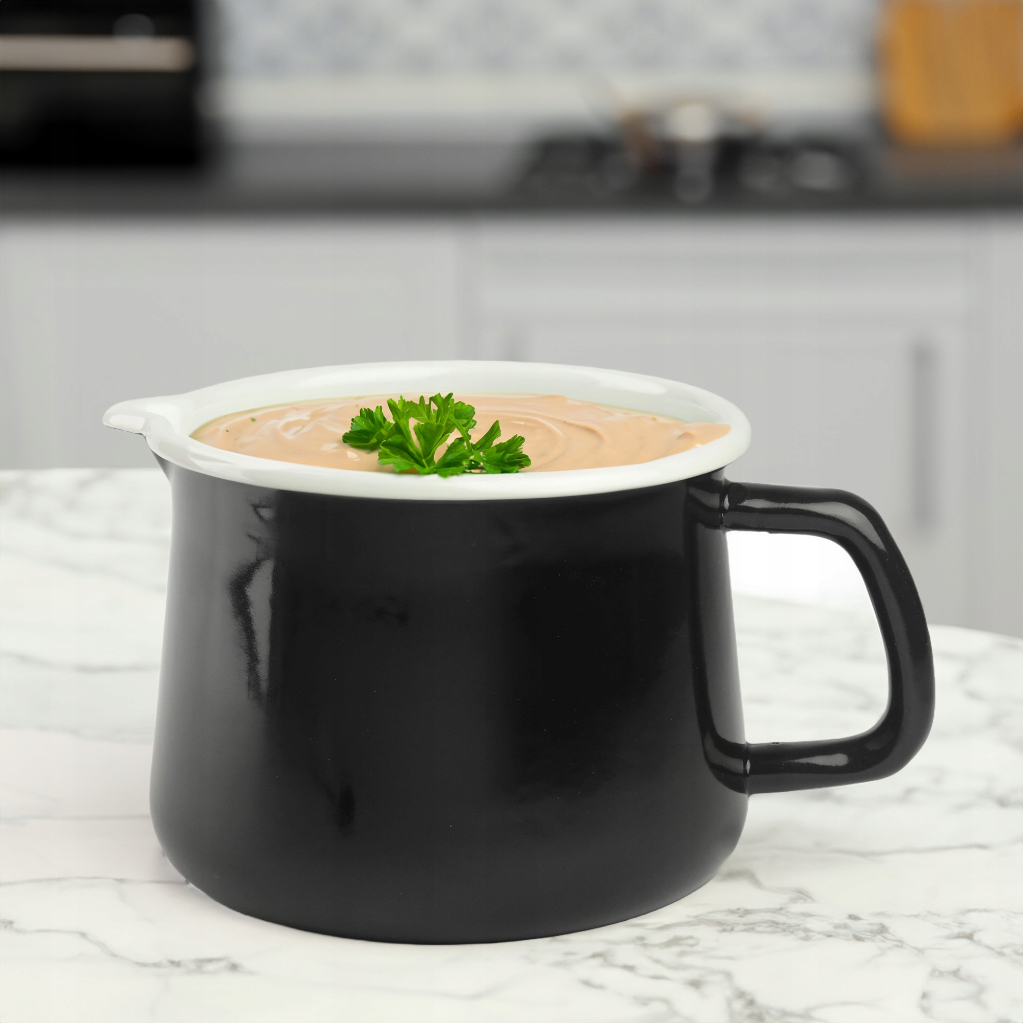 EMALIOWANY KUBEK Z WYLEWKĄ DZBANUSZEK NA KUCHENKĘ Z DZIÓBKIEM 1,7L CZARNY