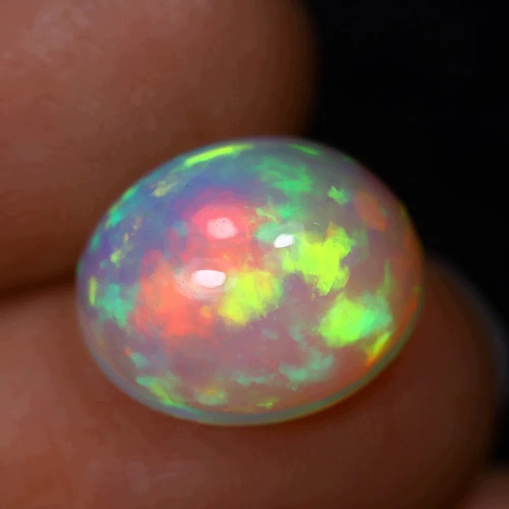 Přírodní opál 4.68 ct Kabošon Etiopie certifikát Wbd