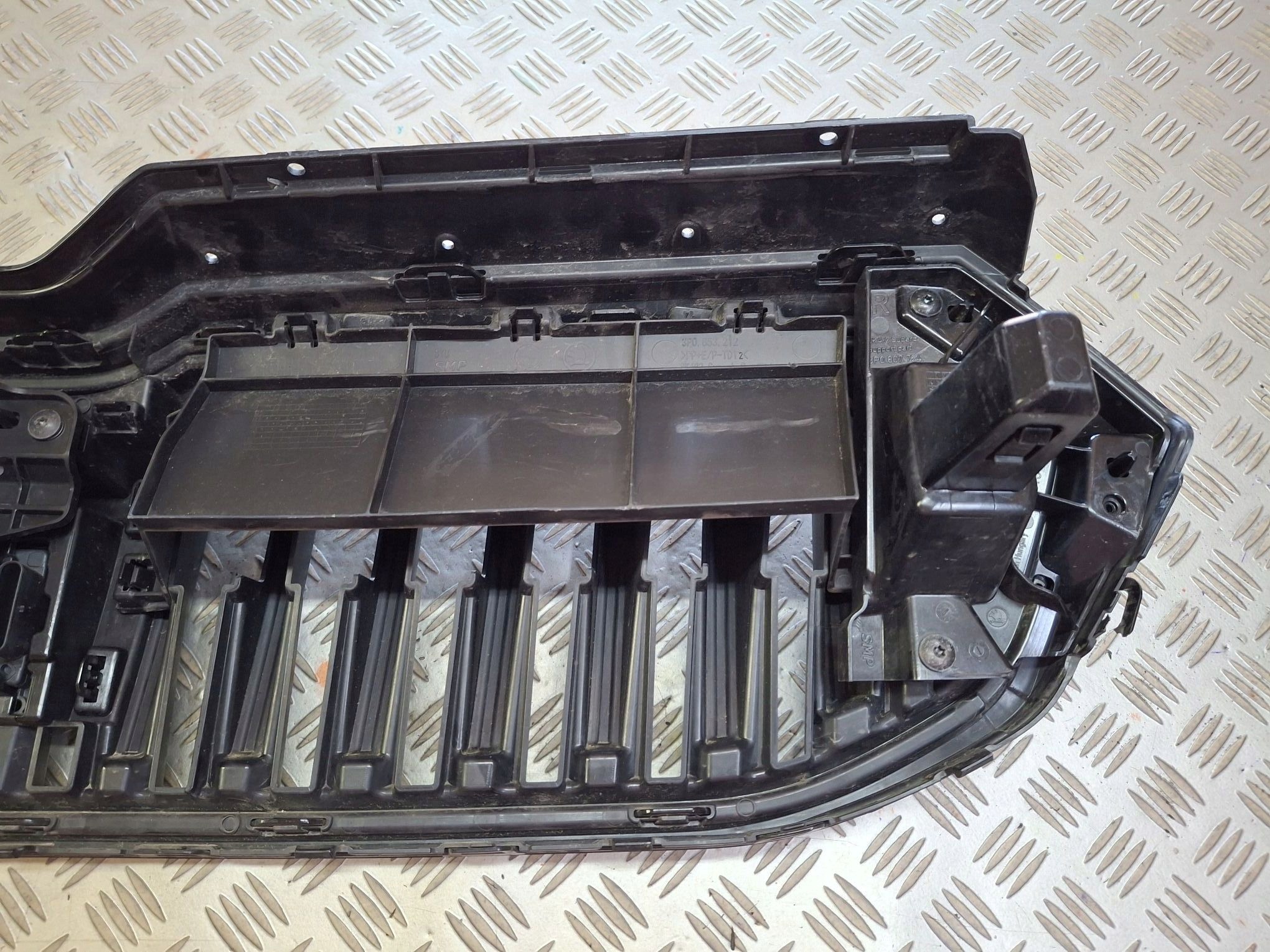 Grille SKODA SUPERB IV 2023R->