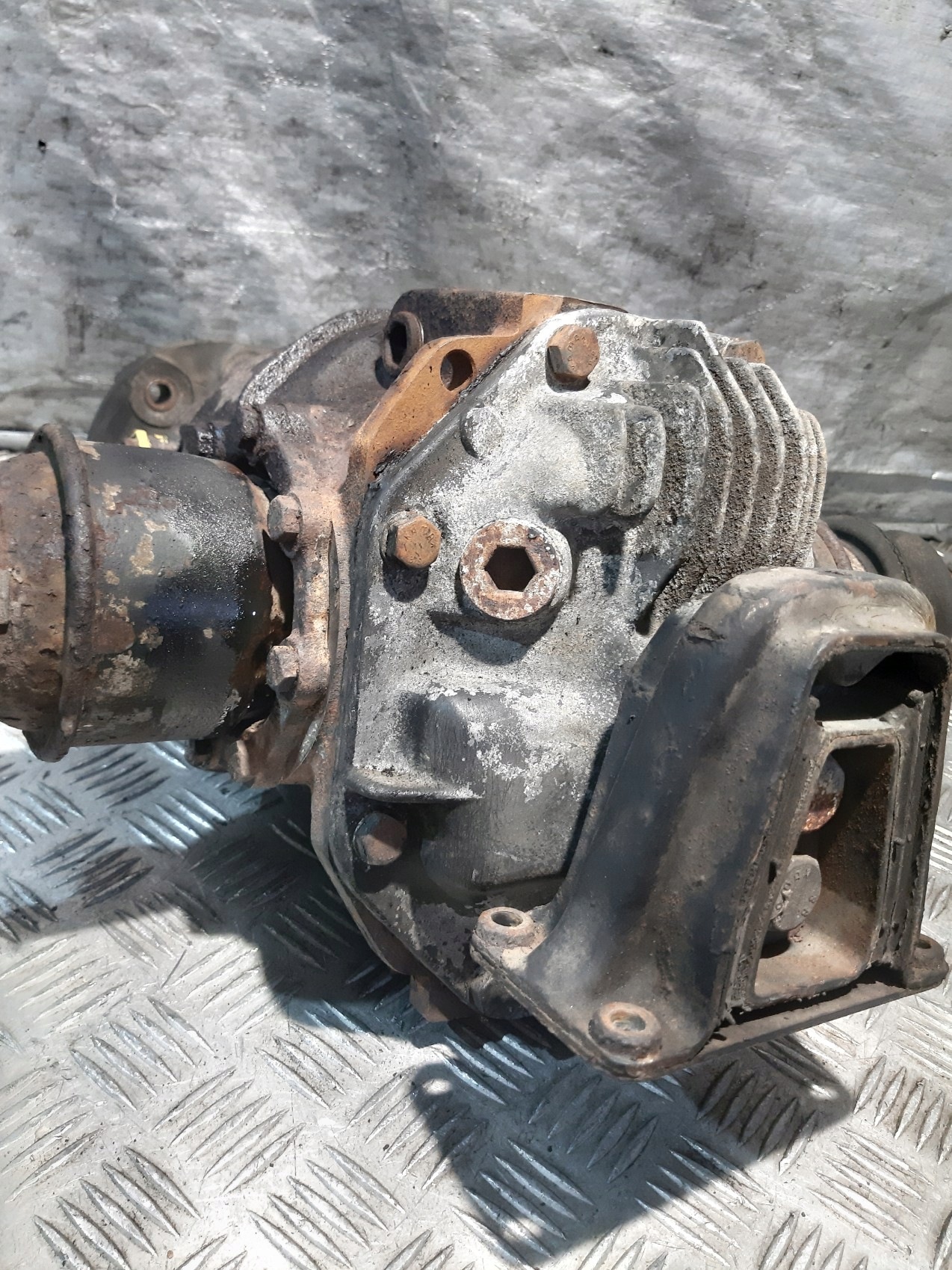 Mercedes W126 diff 420 SE differential control 12635100201 3.27