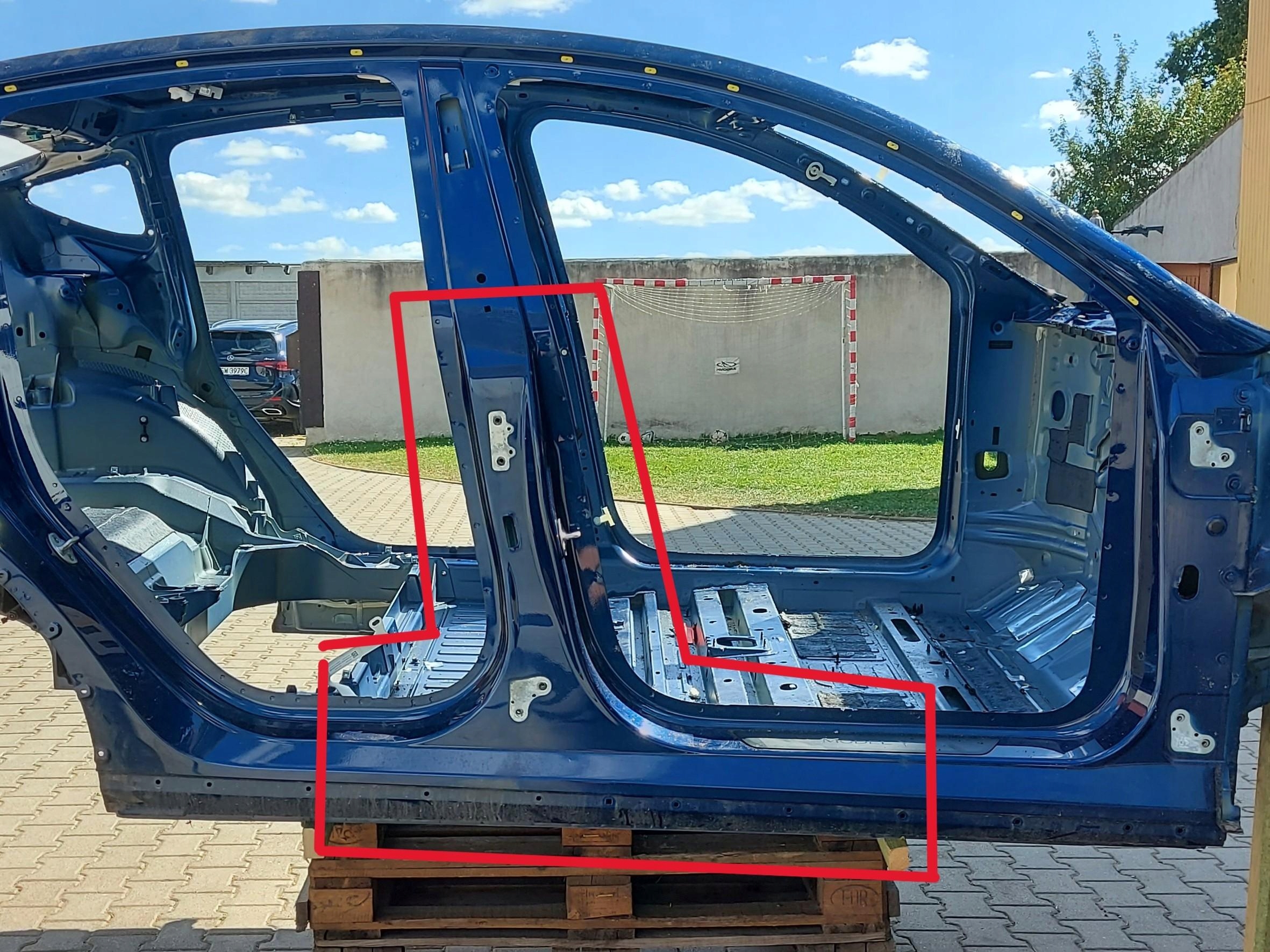 TESLA MODEL Y 2024r pillar central right blue PPSB