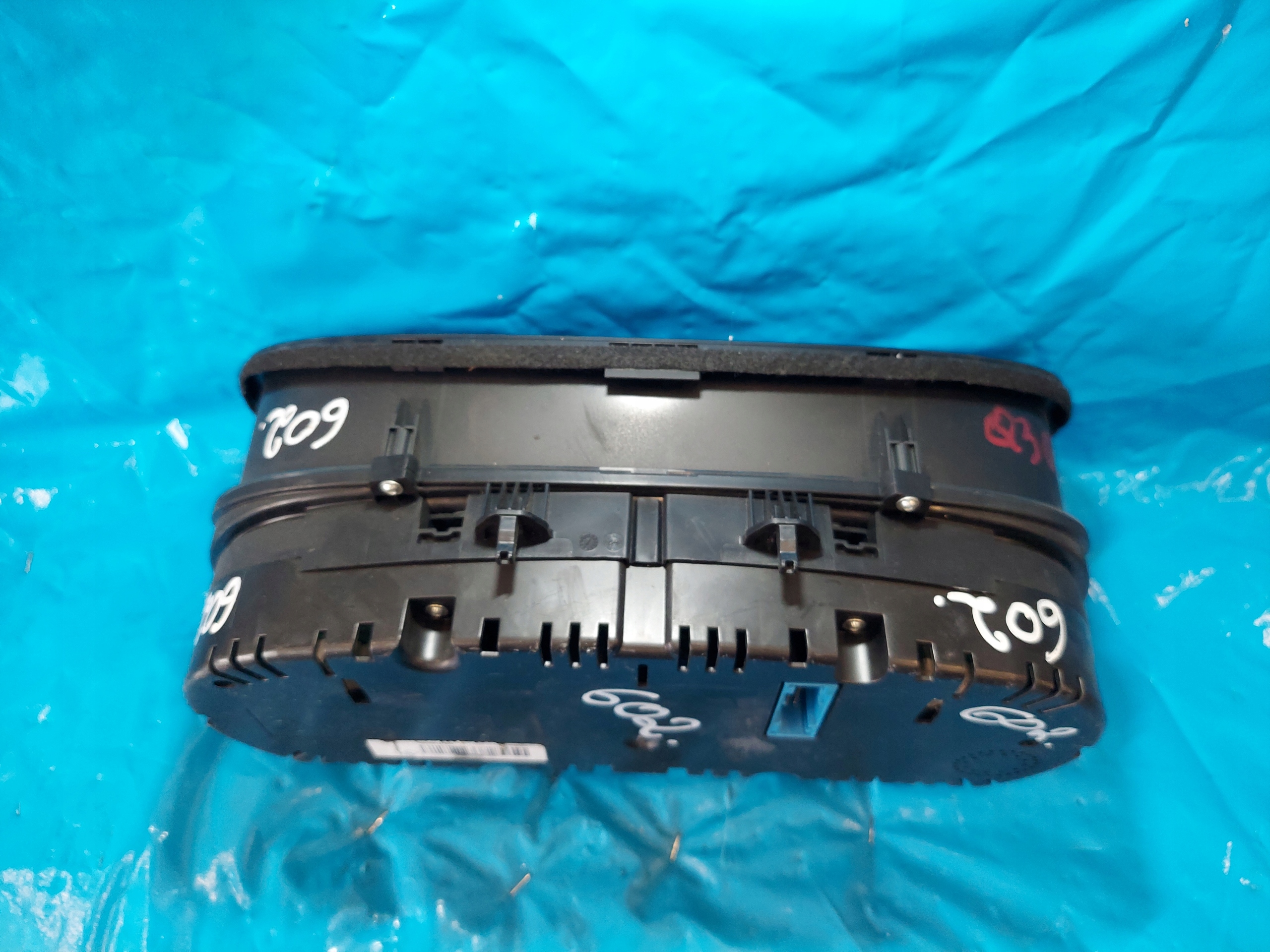 dials clock AUDI Q3 DIESEL 8U0920940A
