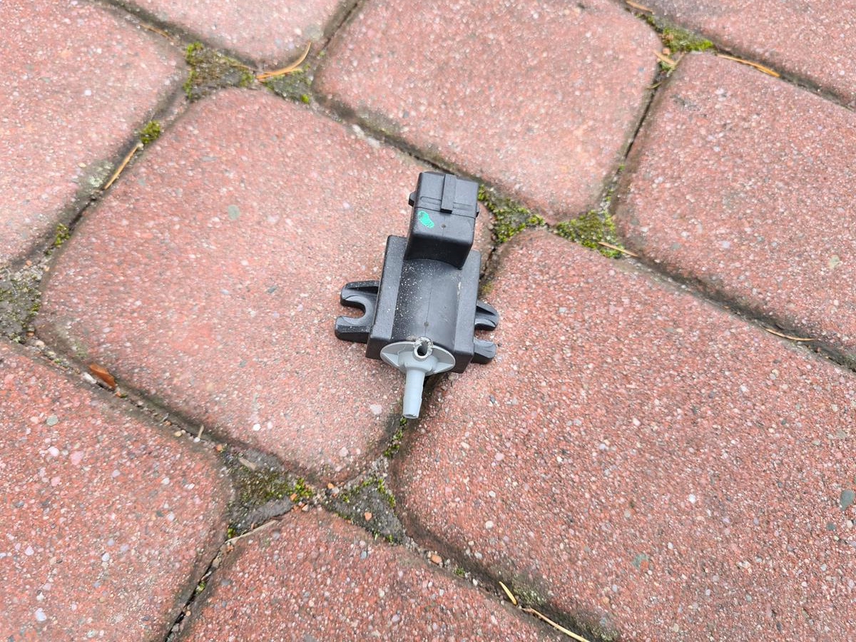 ventil turbiny 1.6T Opel Corsa E 55577092