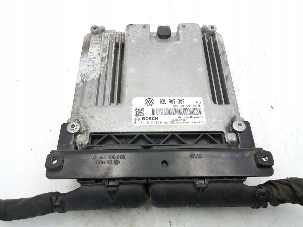 VW Passat B6 computer control unit of the engine ECU 0281015029 + connecting spoiler wtyczki