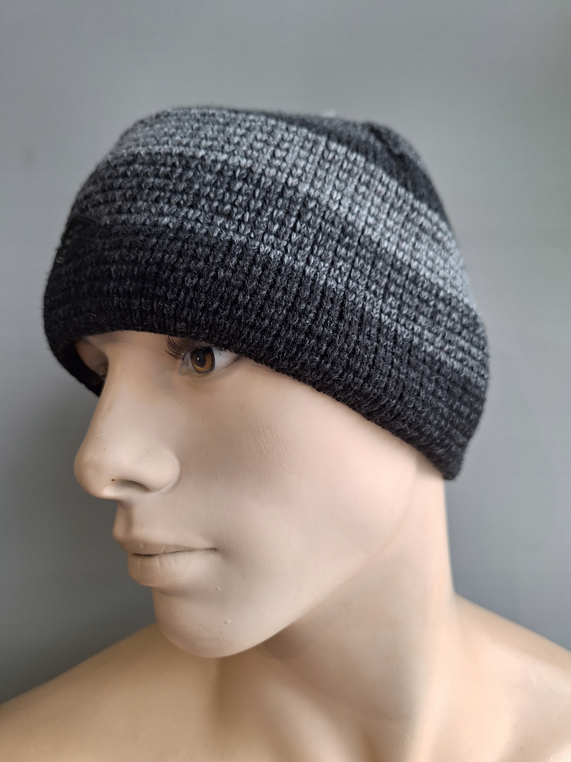 CZAPKA MĘSKA ZIMOWA SABFIL NA POLARZE SZARA W PASKI