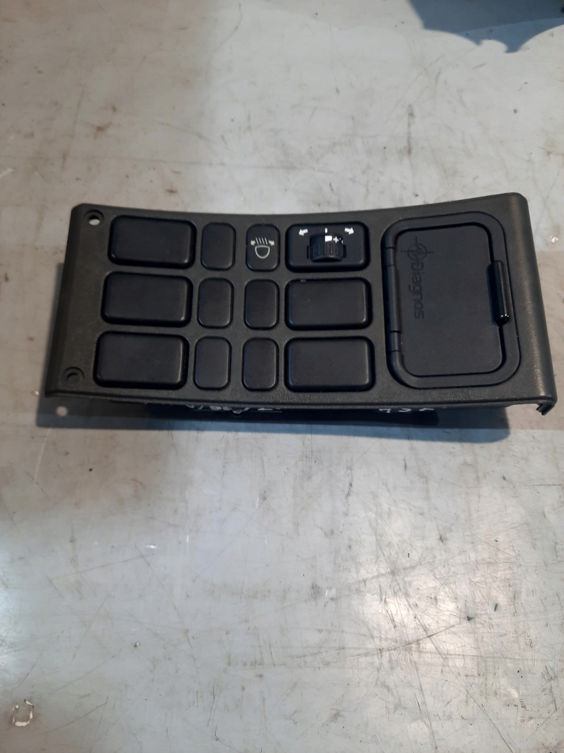 PANEL levers SCANIA 4 P94 BD4X2NA 2000r 1110904