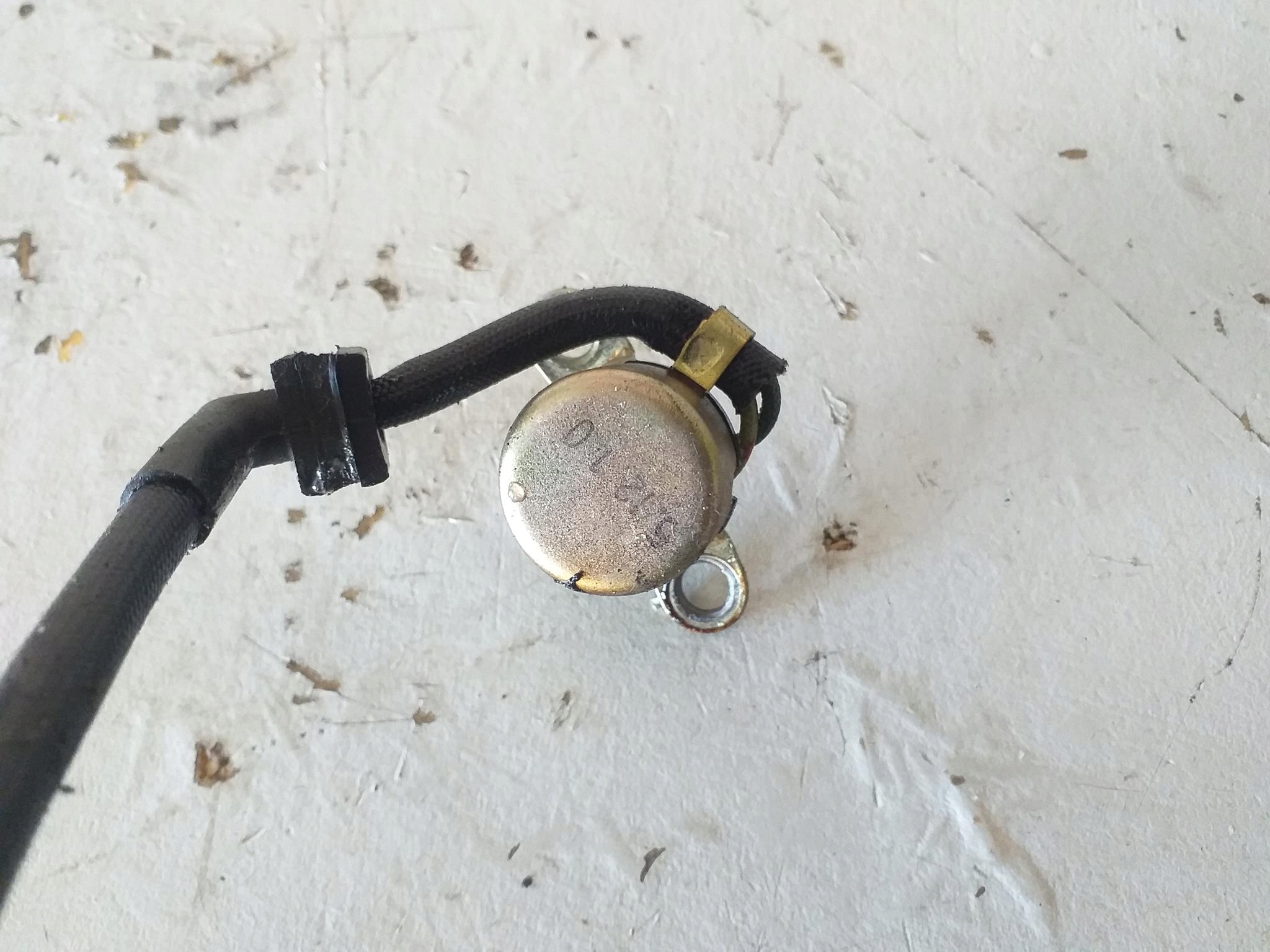 Датчик скорости dp0 renault. Датчик скоростей df cg 125 sr. Датчик положения коробки хайлюкс. Датчик положения кпп. Датчик положения кпп.