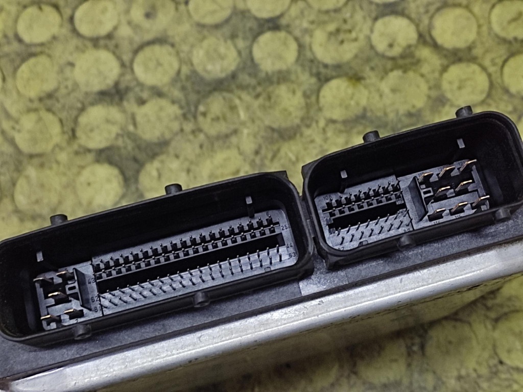 SEAT IBIZA III control unit of the engine 0281010947