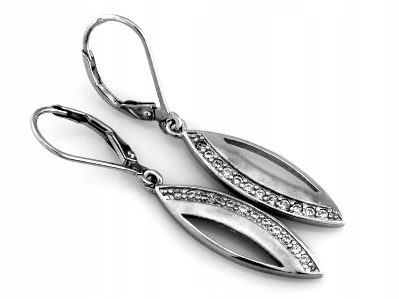 Stříbrné náušnice 925 visící na anglickém zapínání pro výjimečné příležitosti