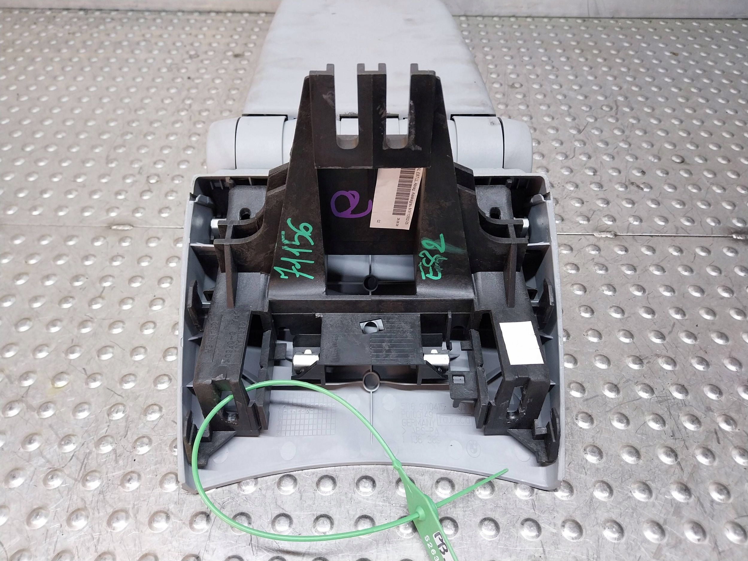 armrest passenger compartment frame consoles 9110501 9110415 BMW E81 E88 E87 LIFT