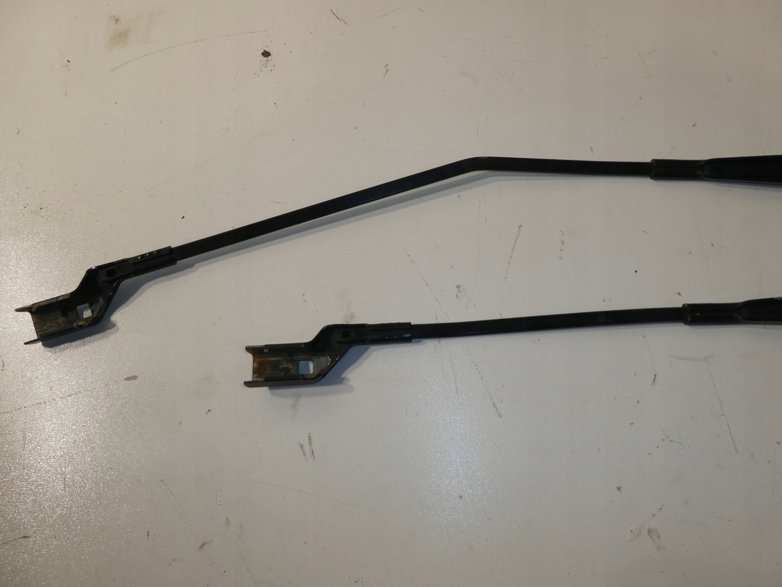 VW CADDY wiper arm left right 2K1955409A 2K1955410A