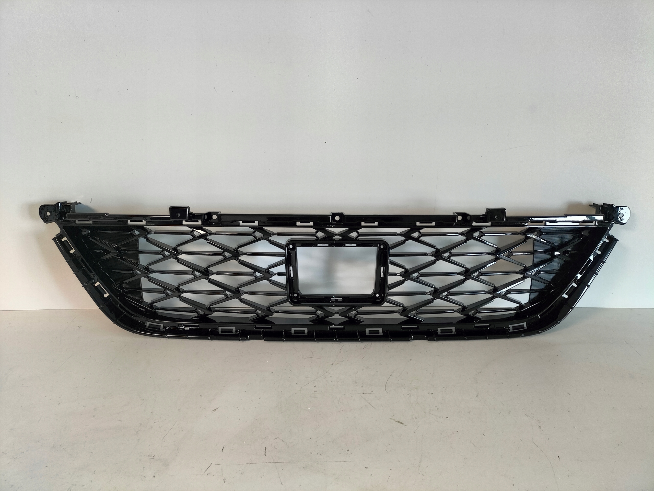 grille grid of a bumper front central KIA X-CEED XCEED LIFT 22- GT-LINE