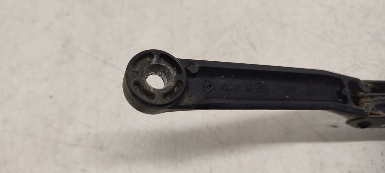 wiper arm left Audi A6 C5 2,5 TDI sedan