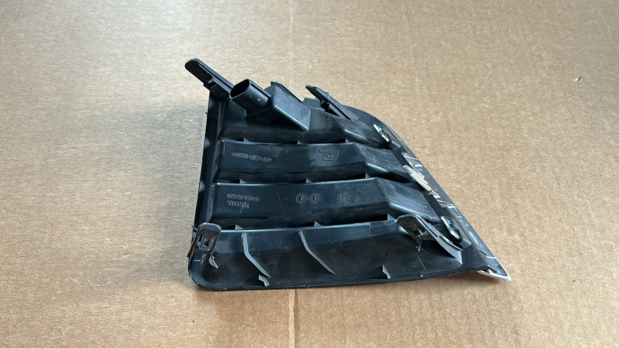 grid spoiler of a bumper fog lights CHROM right front TOYOTA COROLLA E16 E18