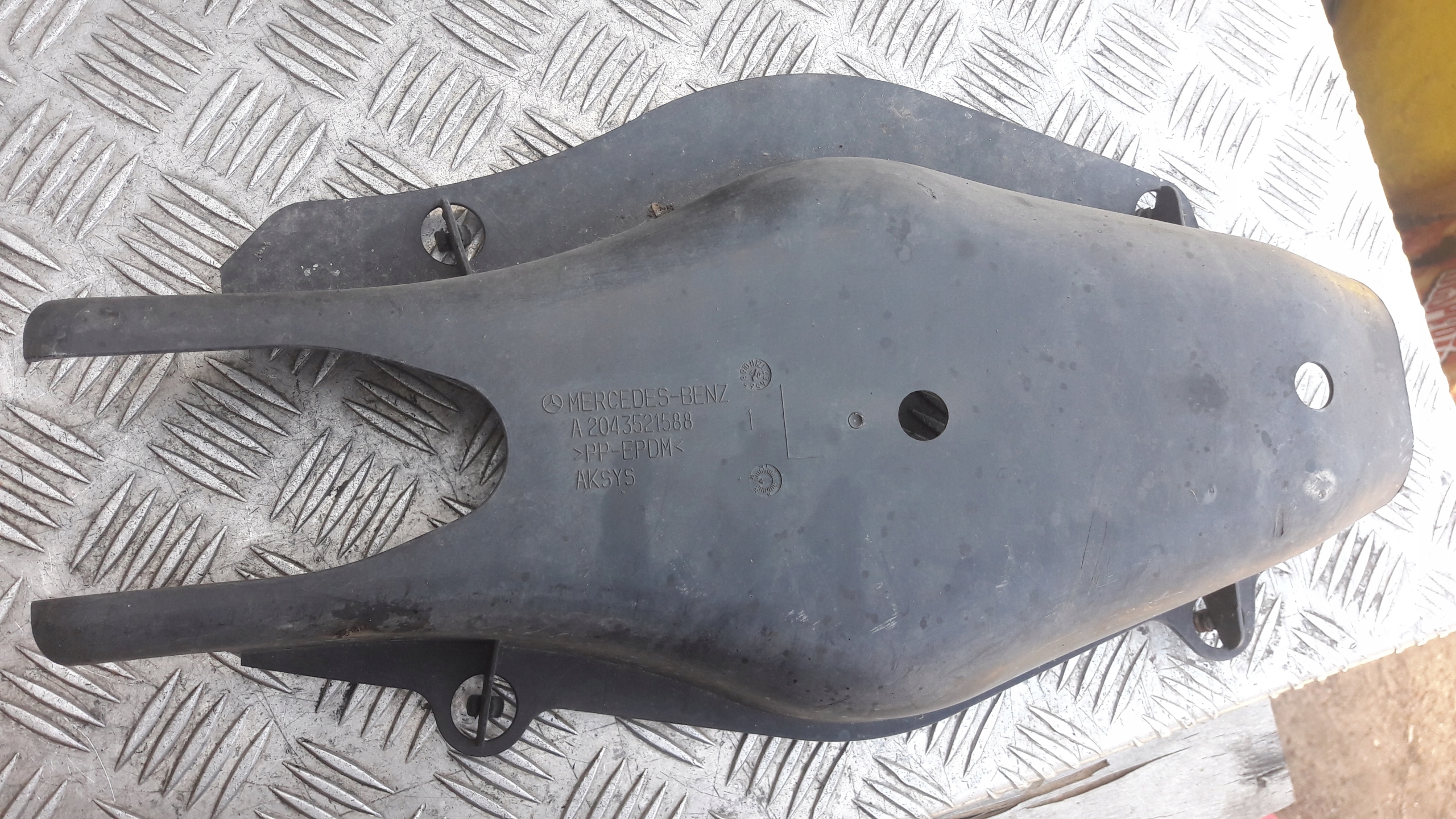MERECDES W204 cover arms left or right rear part