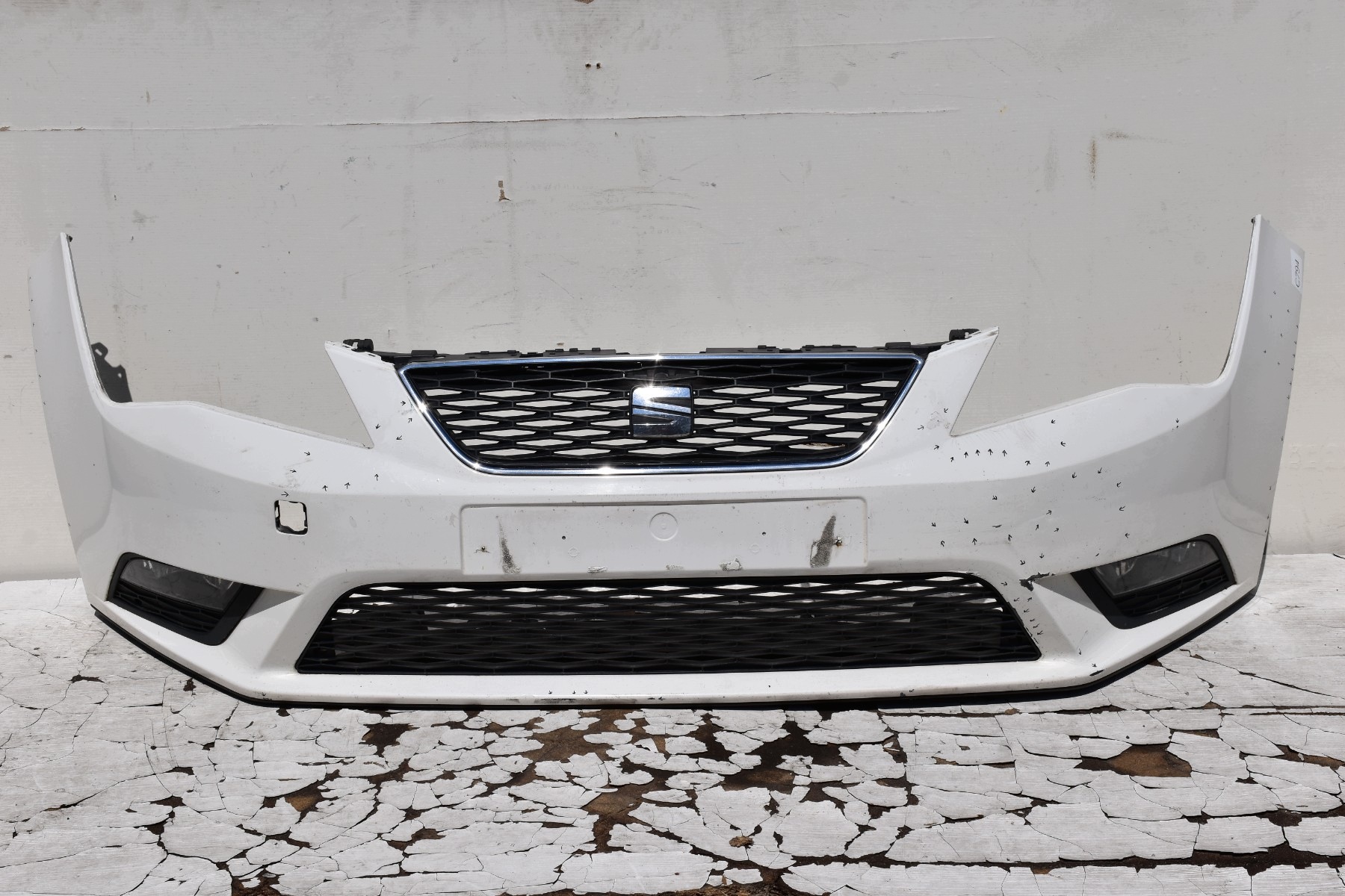 bumper front SEAT LEON III Przedlift 2012-2016 kod lakieru: LB9A